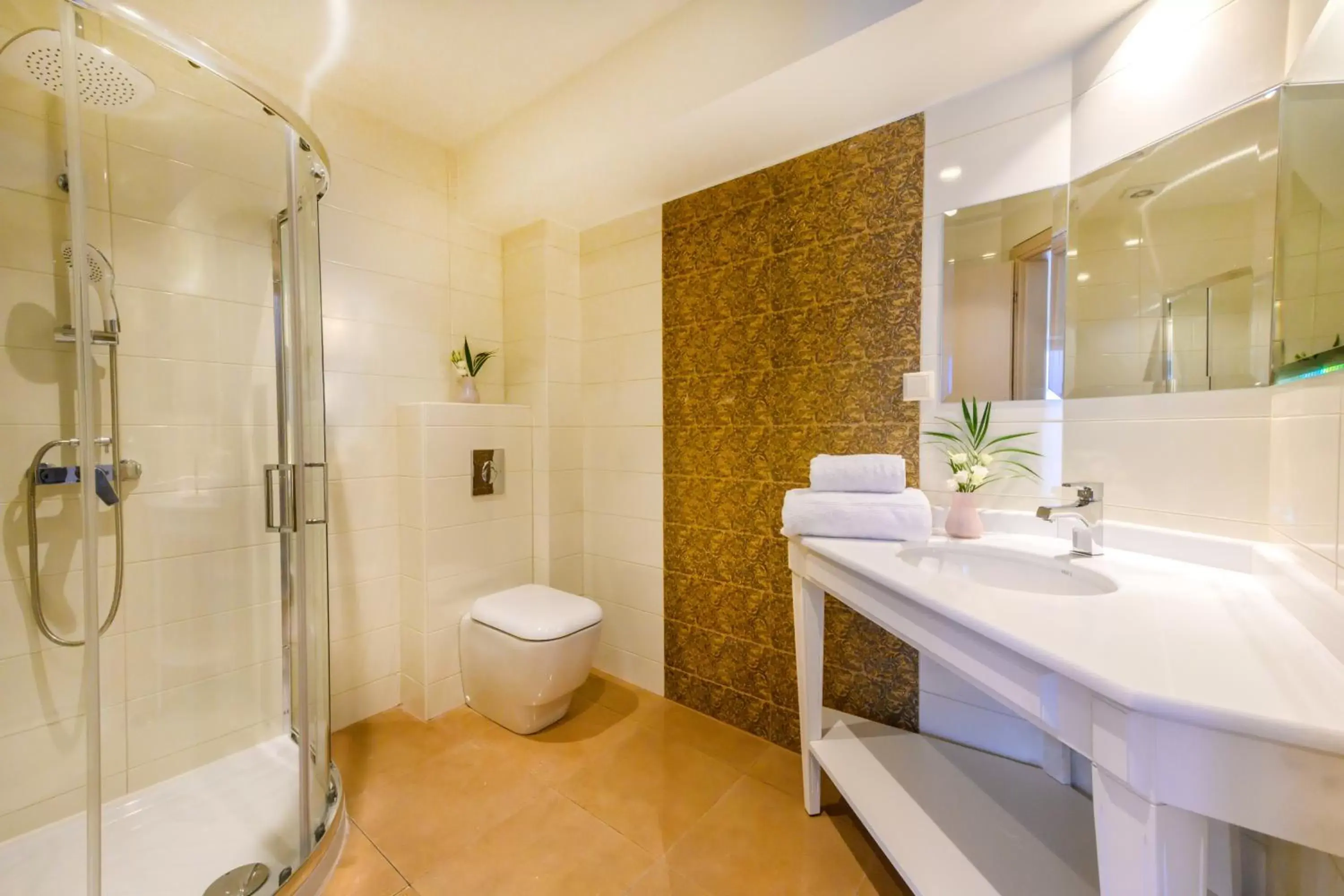 Bathroom in Emerald Suites