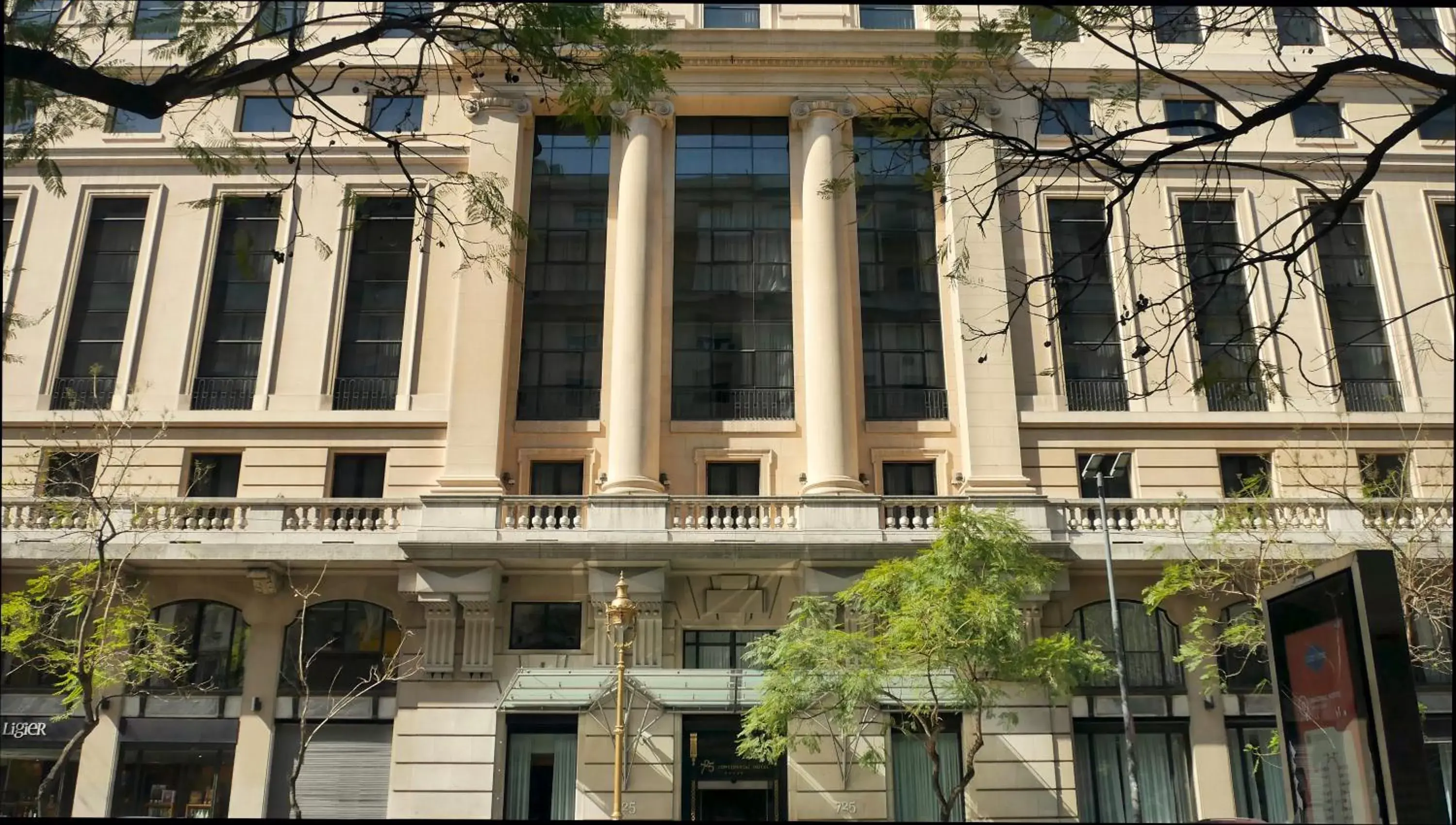 Property building in 725 Continental Hotel Property building in 725 Continental Hotel