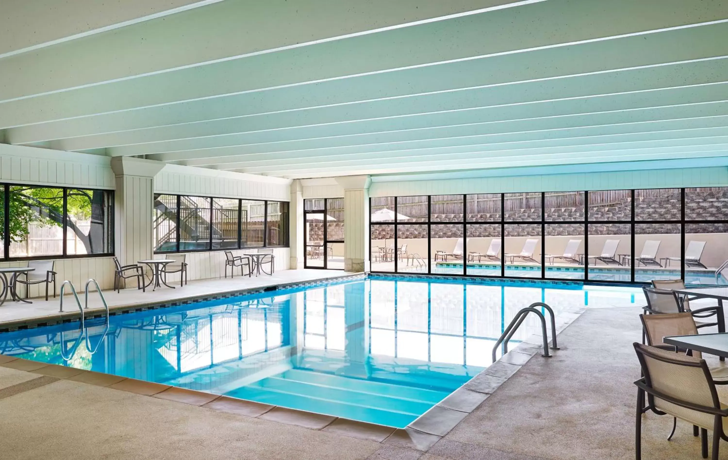 Pool view, Swimming Pool in Hilton Kansas City Airport