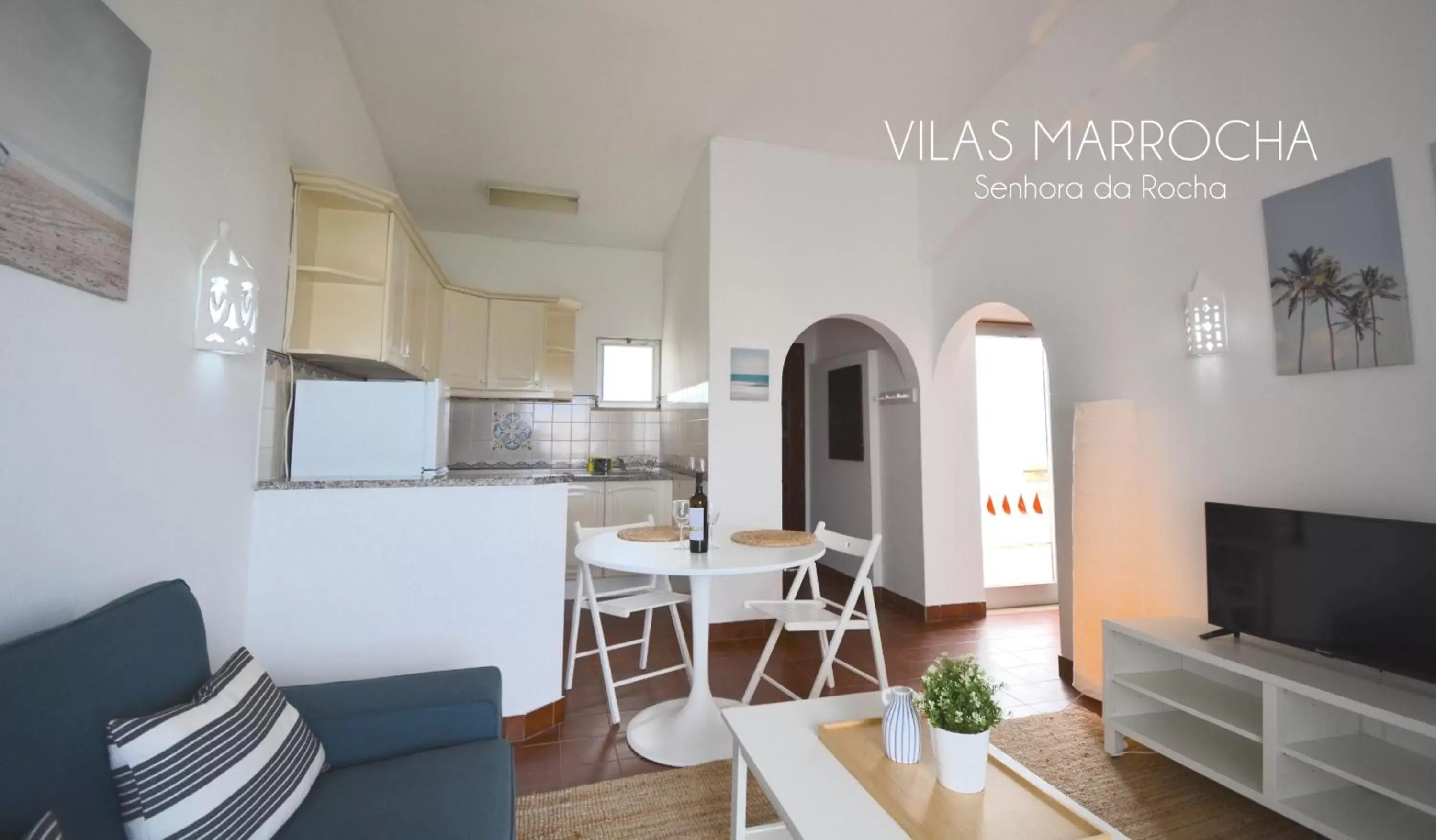 Kitchen or kitchenette, Dining Area in Vilas Marrocha