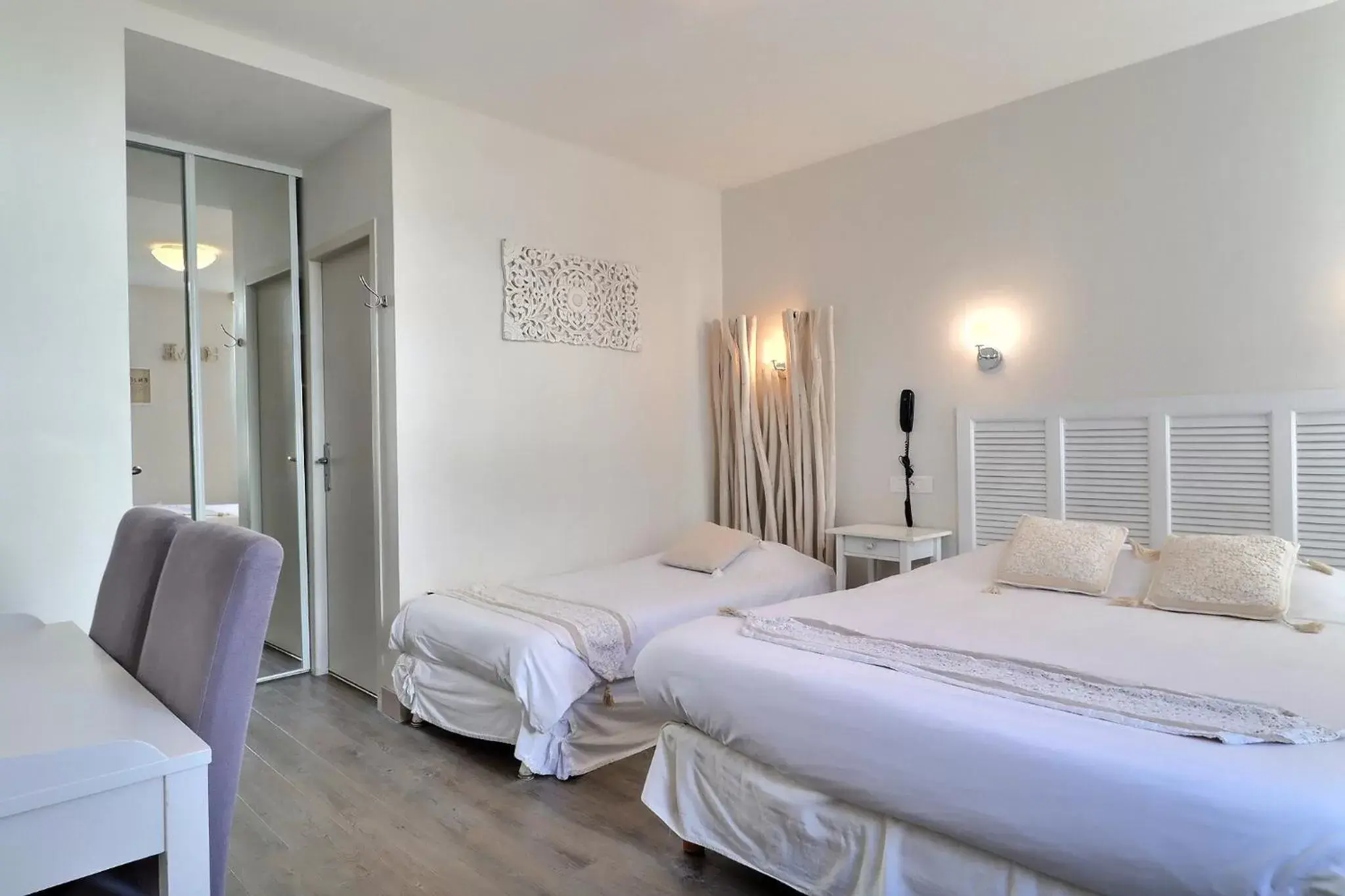 Property building, Bed in Grand Hôtel des Bains SPA