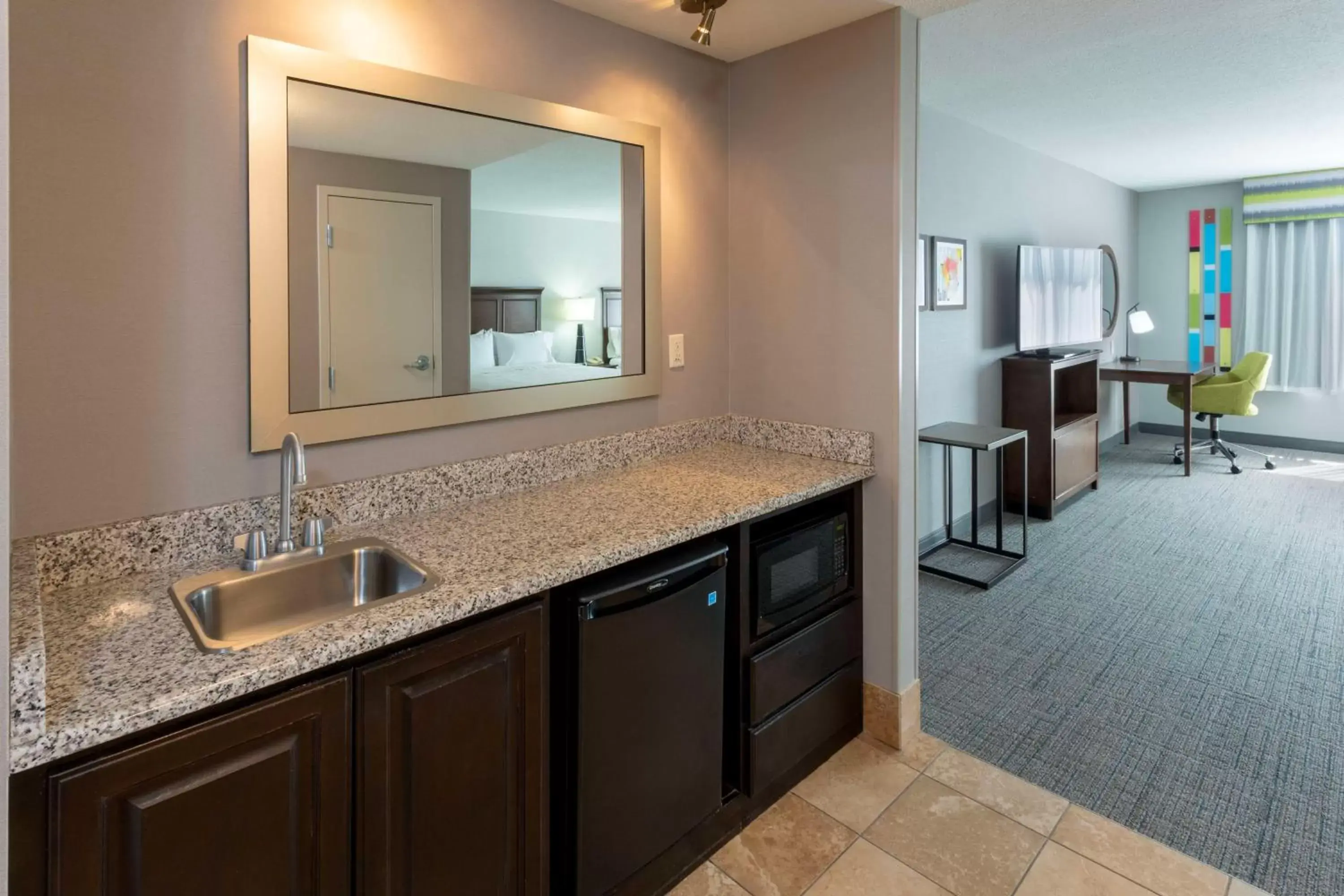 Photo of the whole room, Bathroom in Hampton Inn Minneapolis/Shakopee