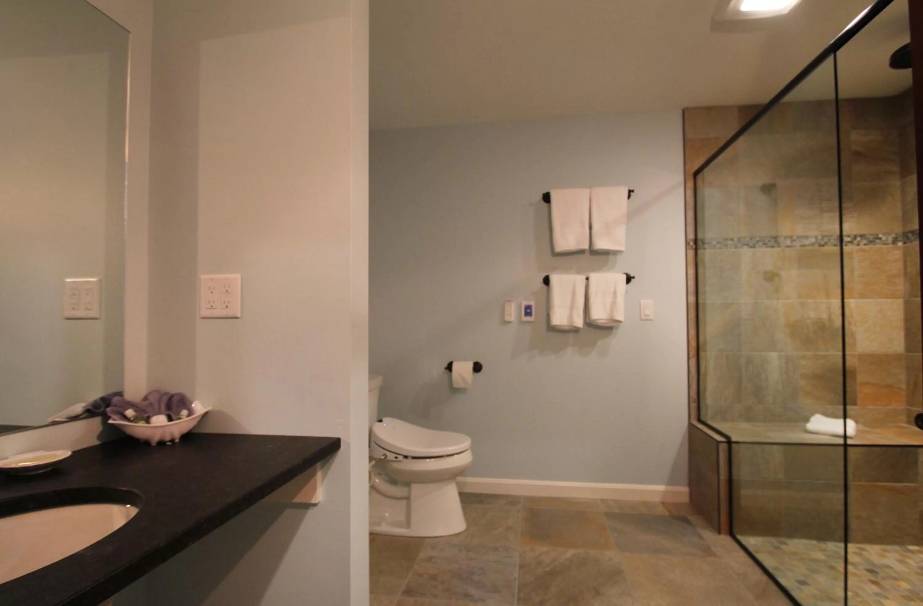 Shower, Bathroom in Norseman Resort on the Beach