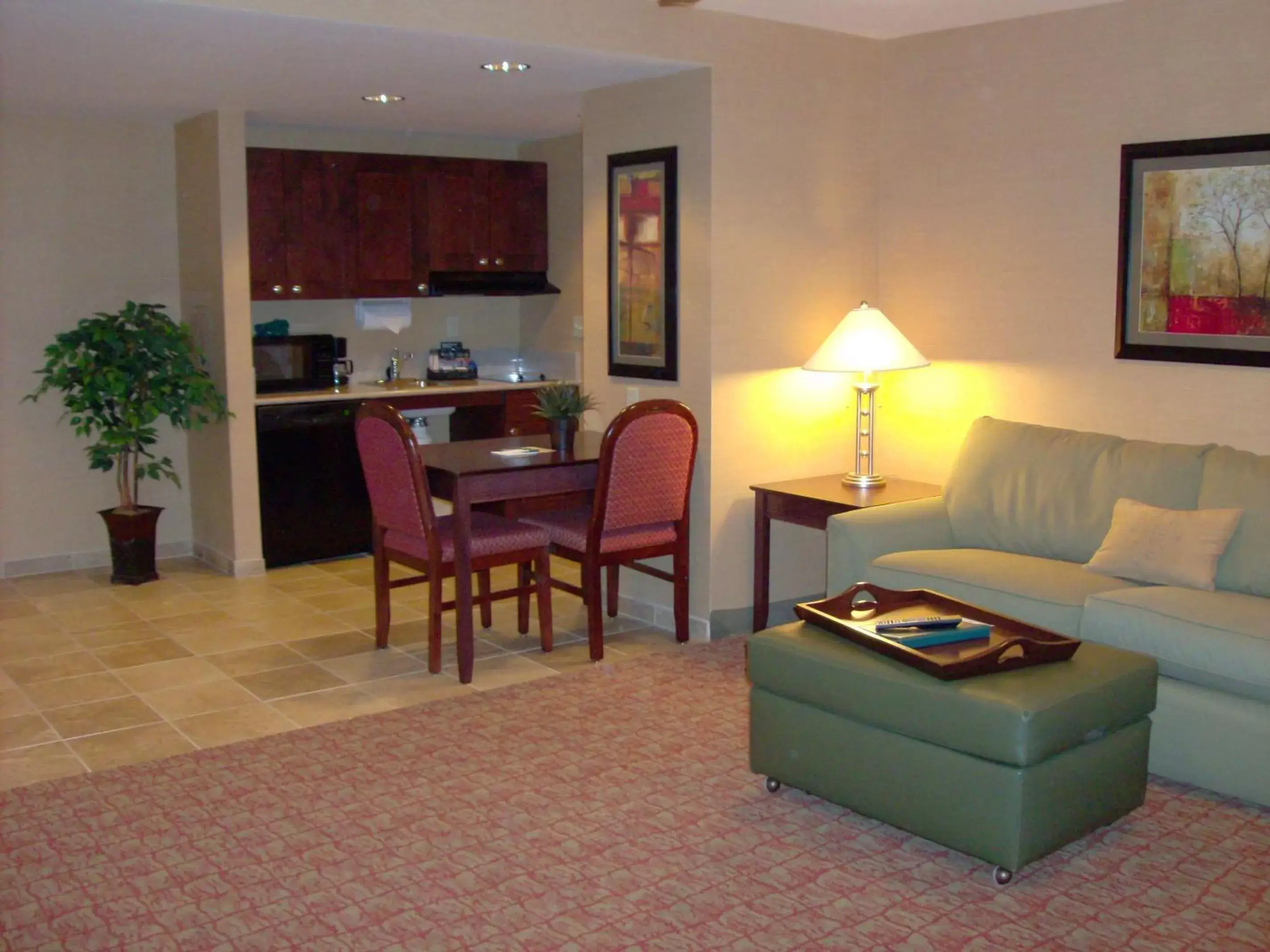 Kitchen or kitchenette, Seating Area in Homewood Suites - Rock Springs