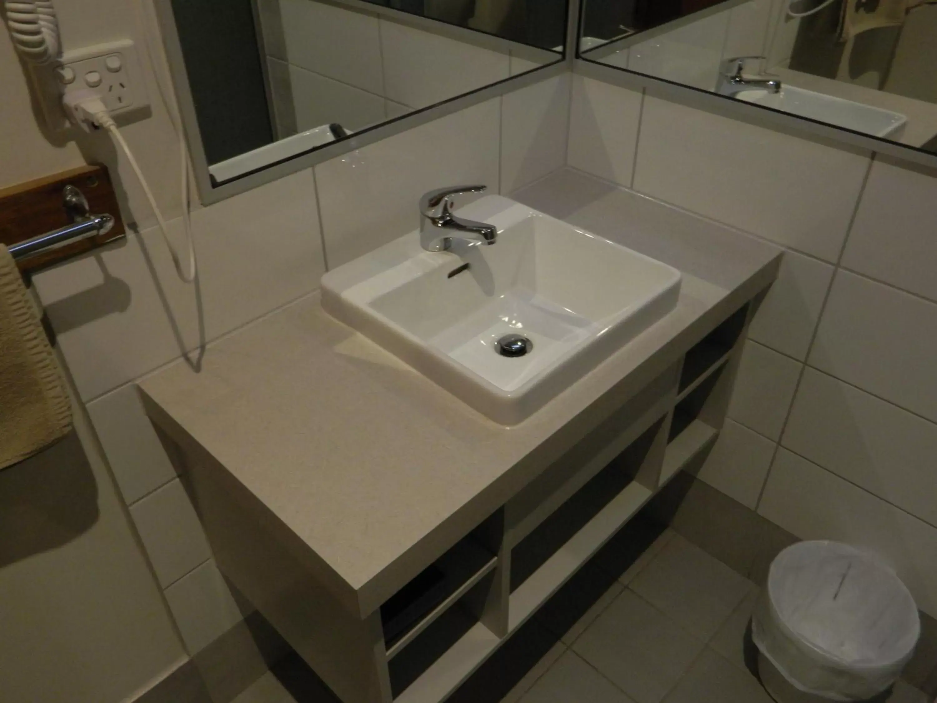 Bathroom in Werribee Motel and Apartments