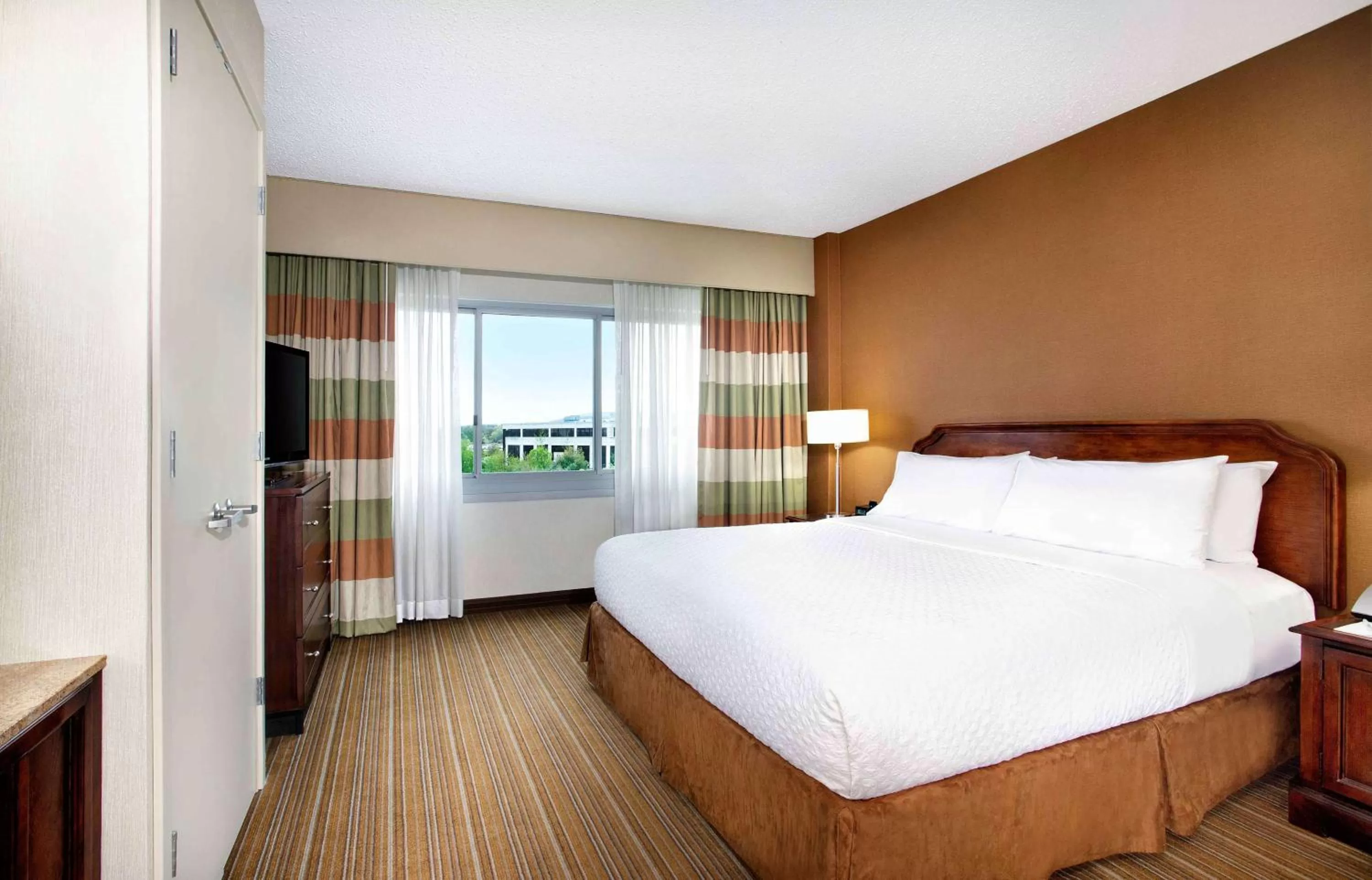 Bed in Embassy Suites Parsippany