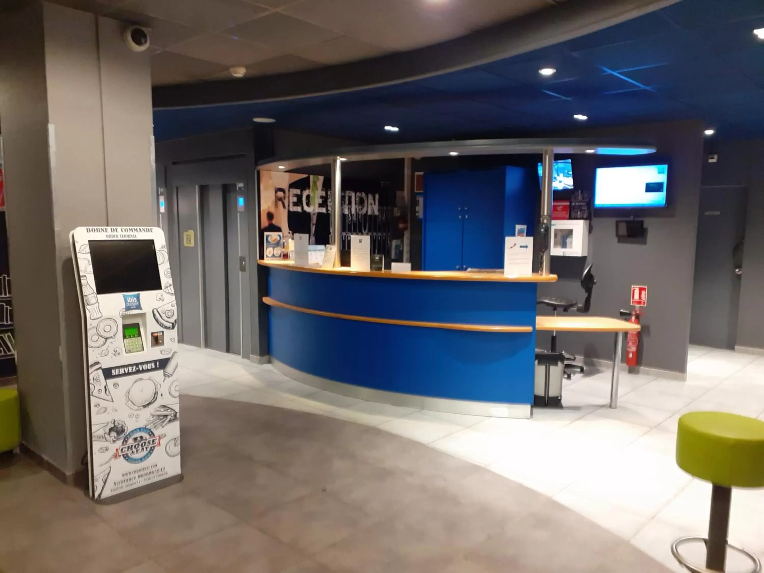 Property building, Lobby/Reception in ibis budget Toulouse Centre Gare