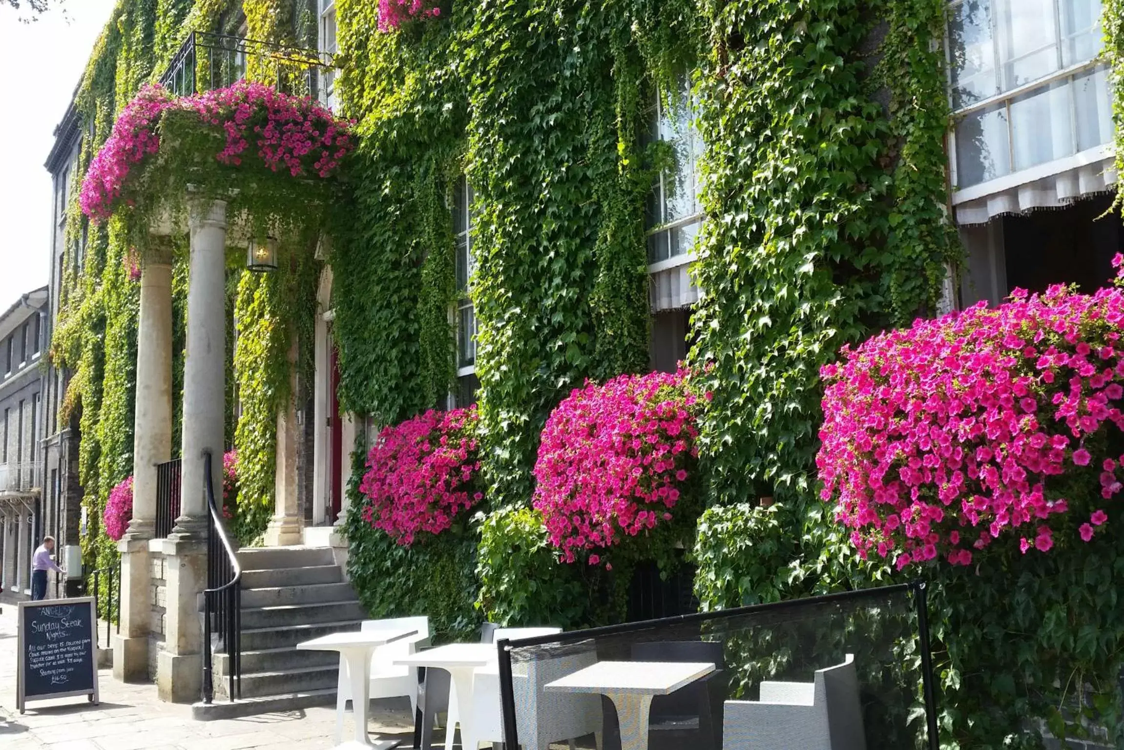 Facade/entrance in Angel Hotel