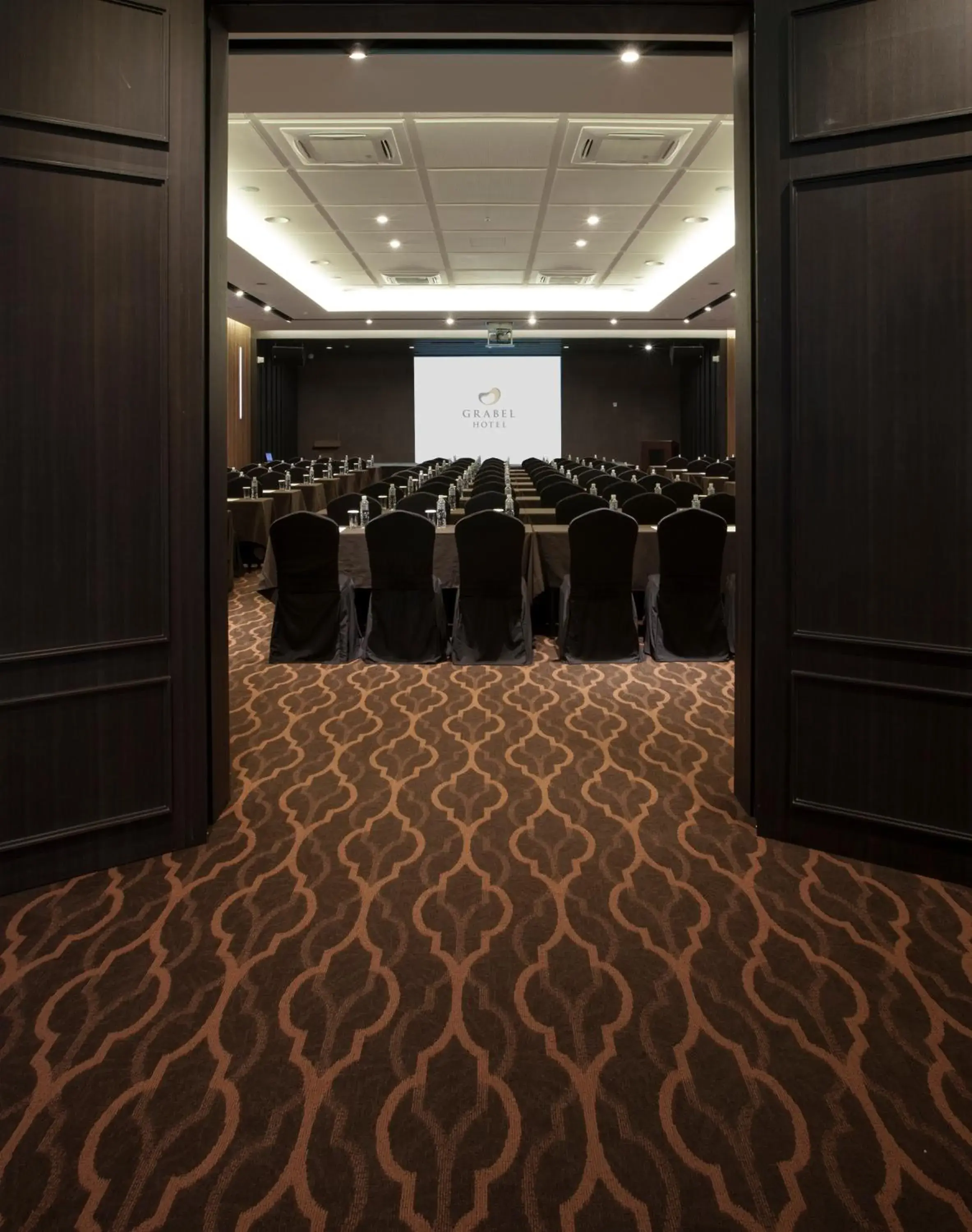 Business facilities in Grabel Hotel