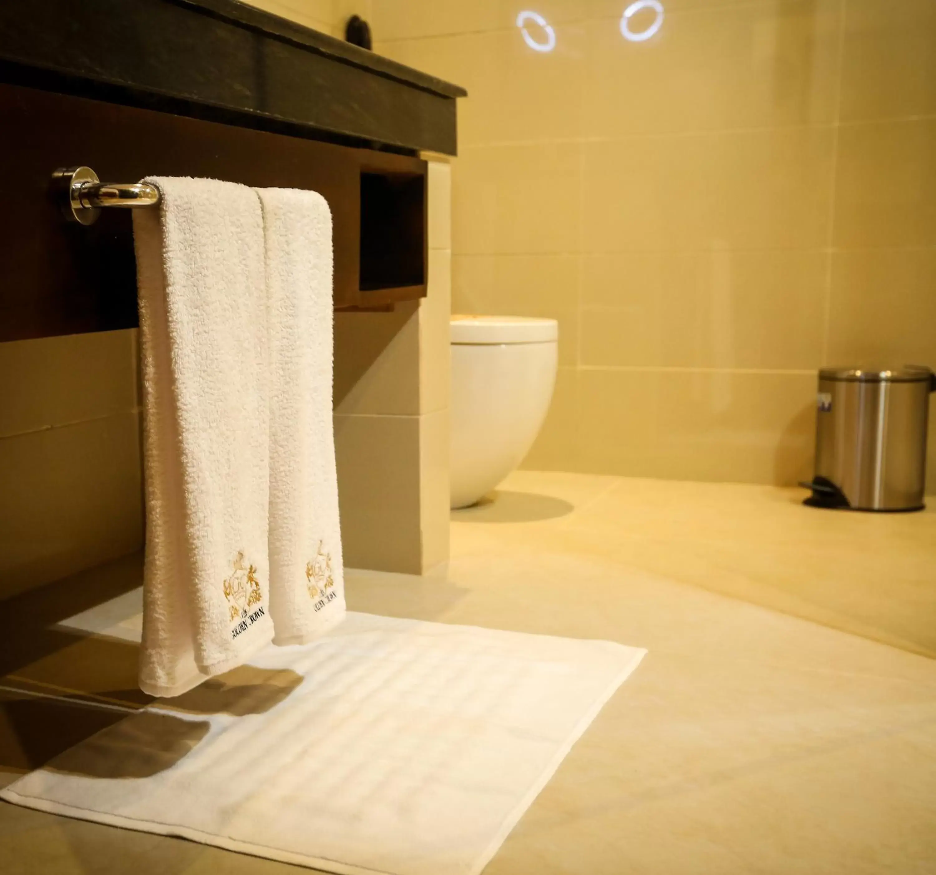 Toilet in The Golden Crown Hotel