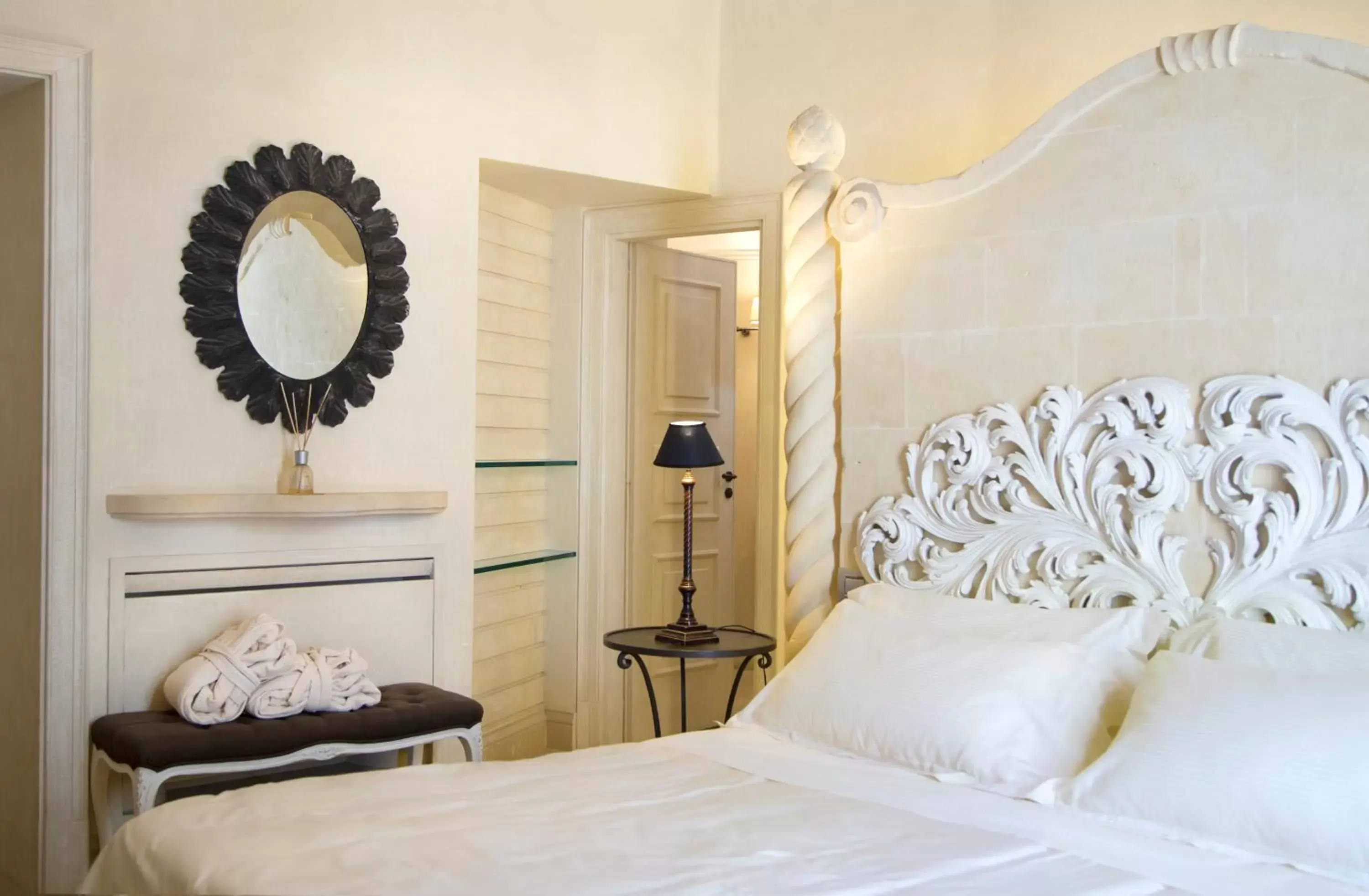 Photo of the whole room, Bed in Palazzo Gattini Luxury Hotel