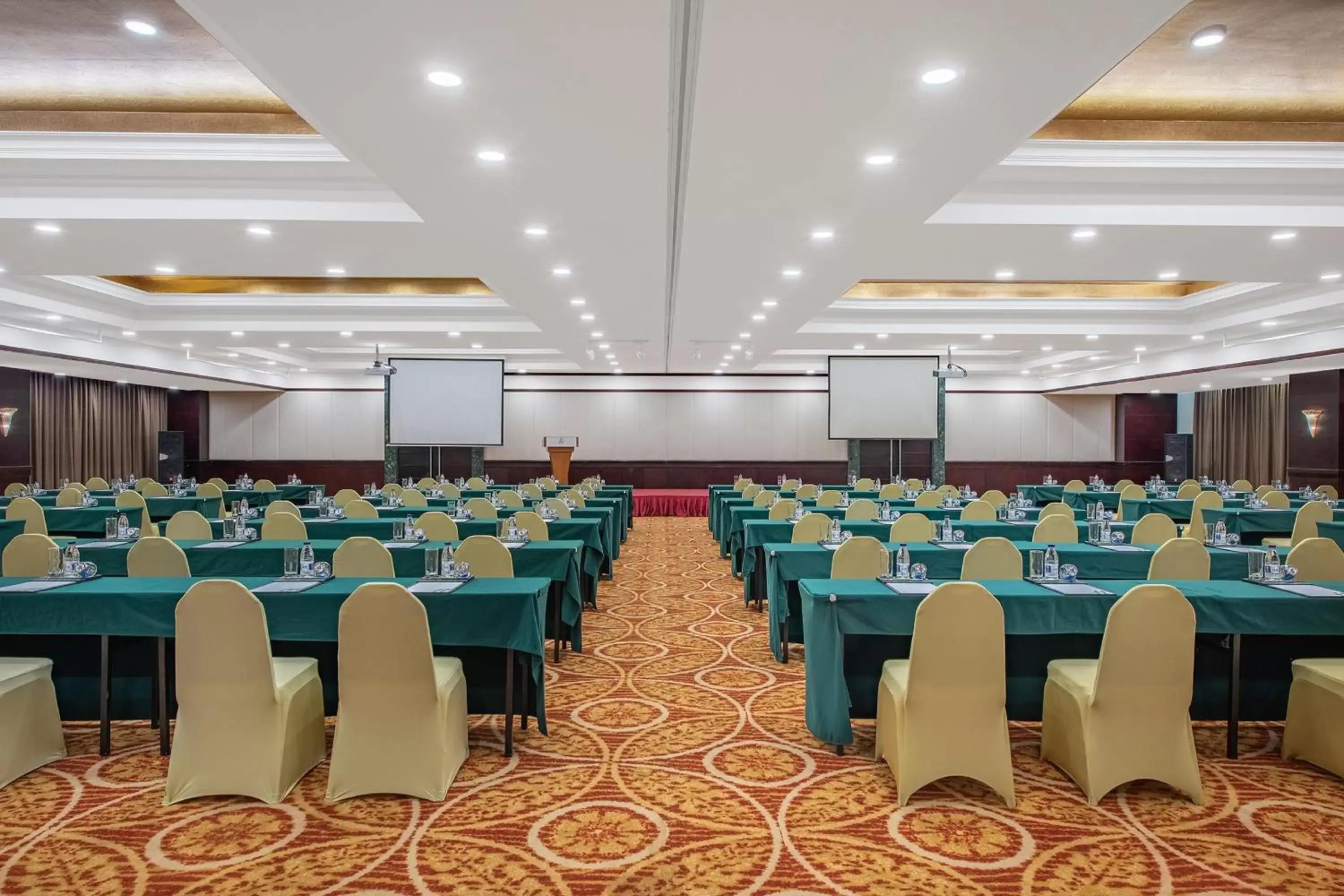 Meeting/conference room, Banquet Facilities in Holiday Inn Beijing Chang An West, an IHG Hotel