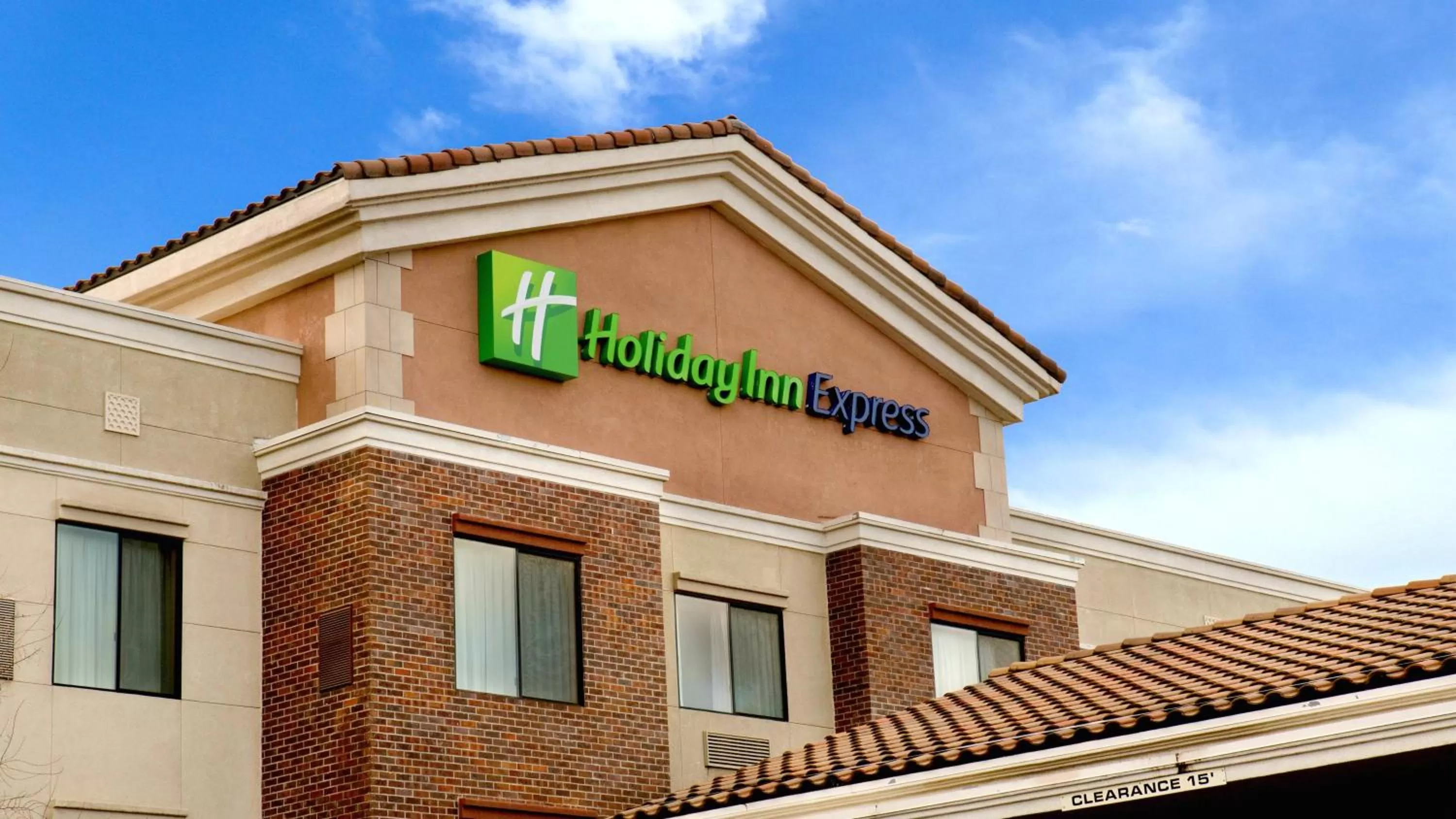 Property Building in Holiday Inn Express Hotel & Suites Lincoln-Roseville Area, an IHG Hotel