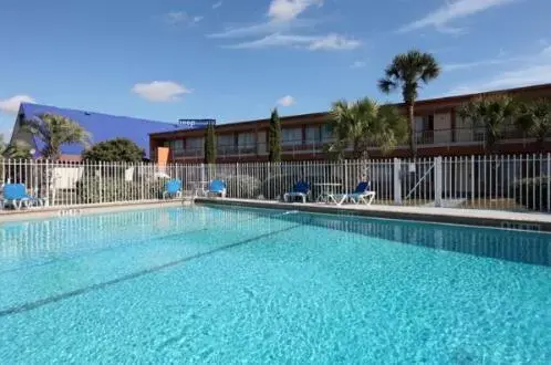 Swimming Pool in Motel 6-Wildwood, FL