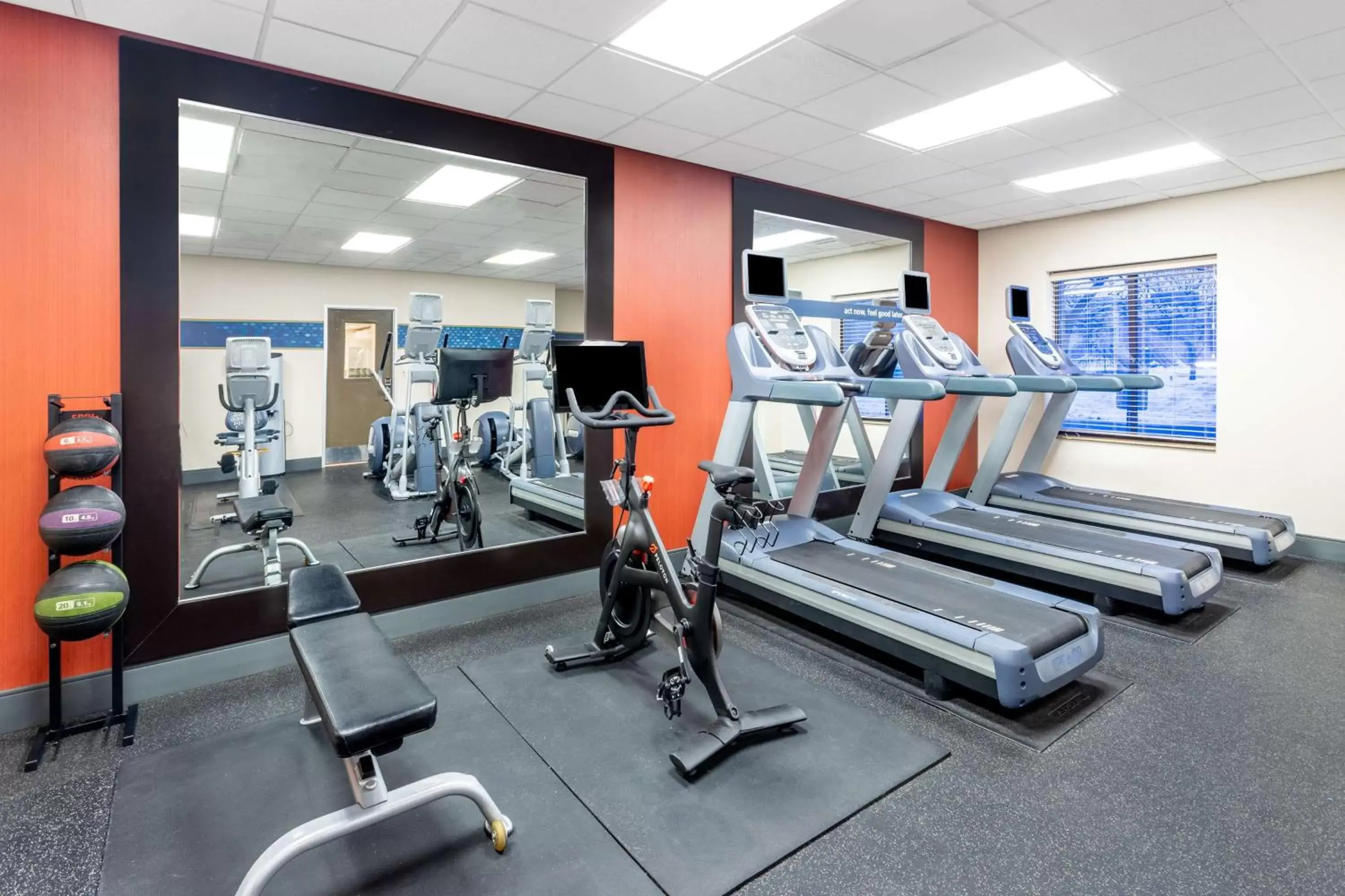 Fitness centre/facilities, Fitness Center/Facilities in Hampton Inn & Suites Minneapolis St. Paul Airport - Mall of America