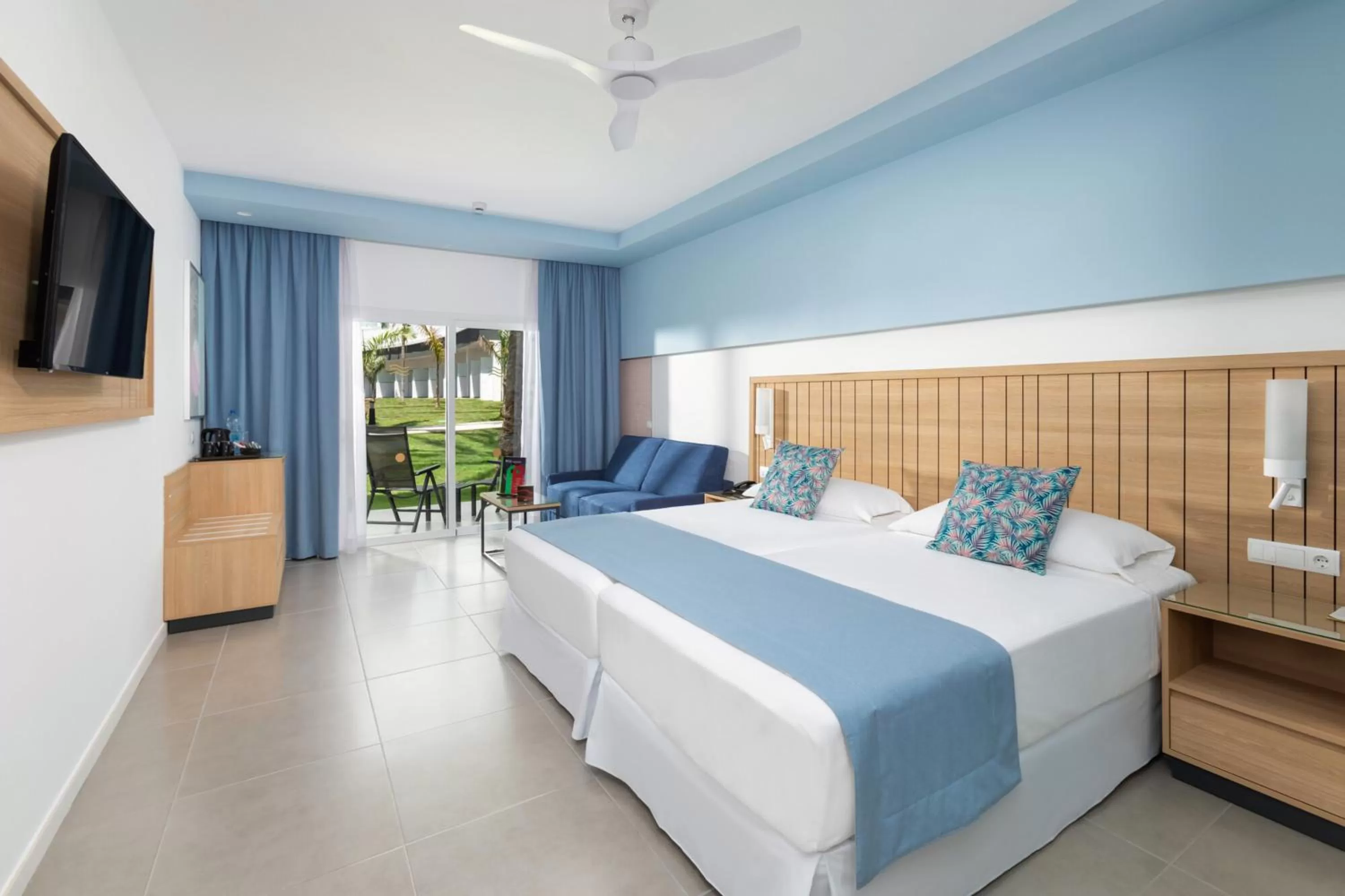 TV and multimedia, Bed in Hotel Riu Palace Palmeras - All Inclusive
