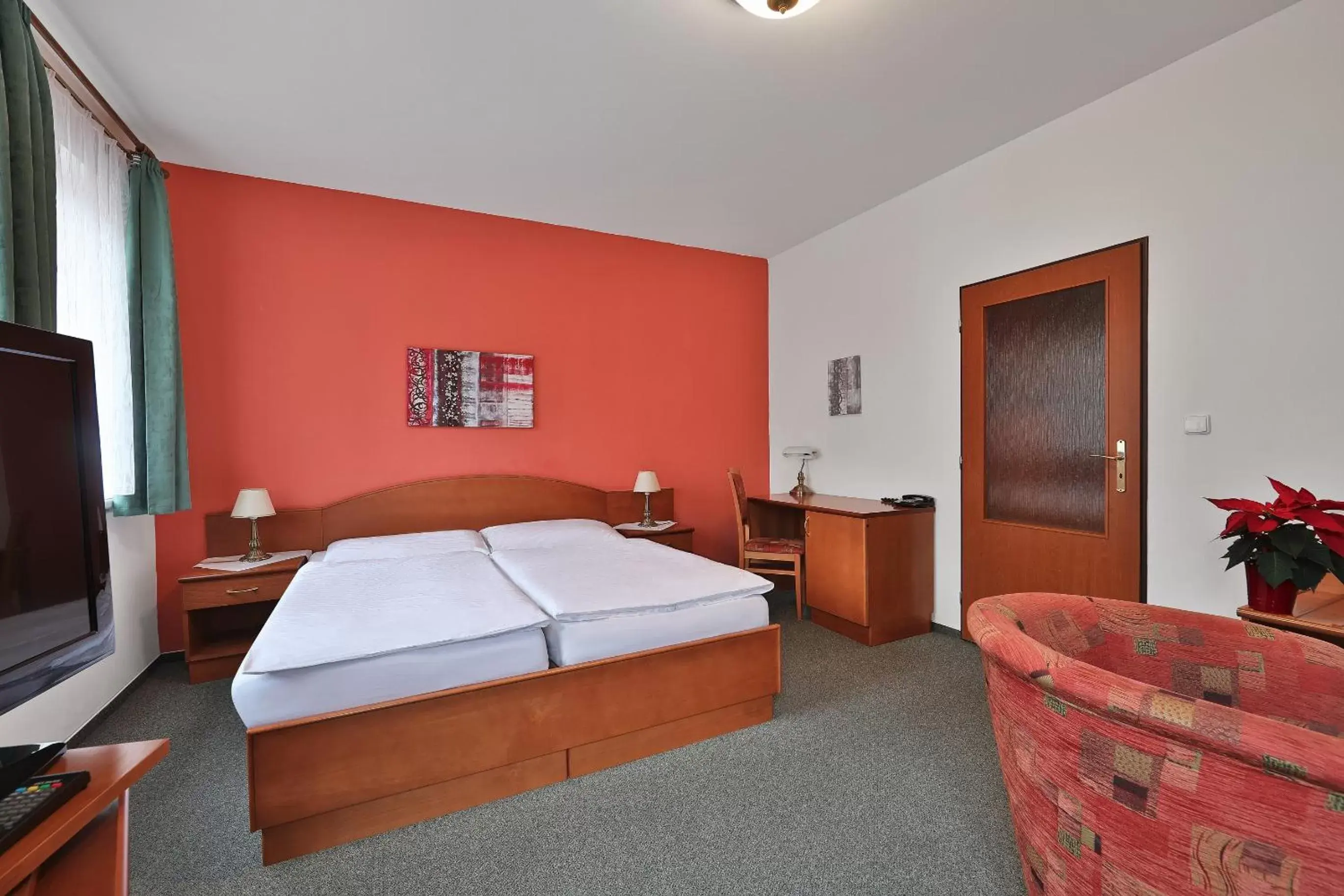 Bedroom, Bed in Attic Hotel