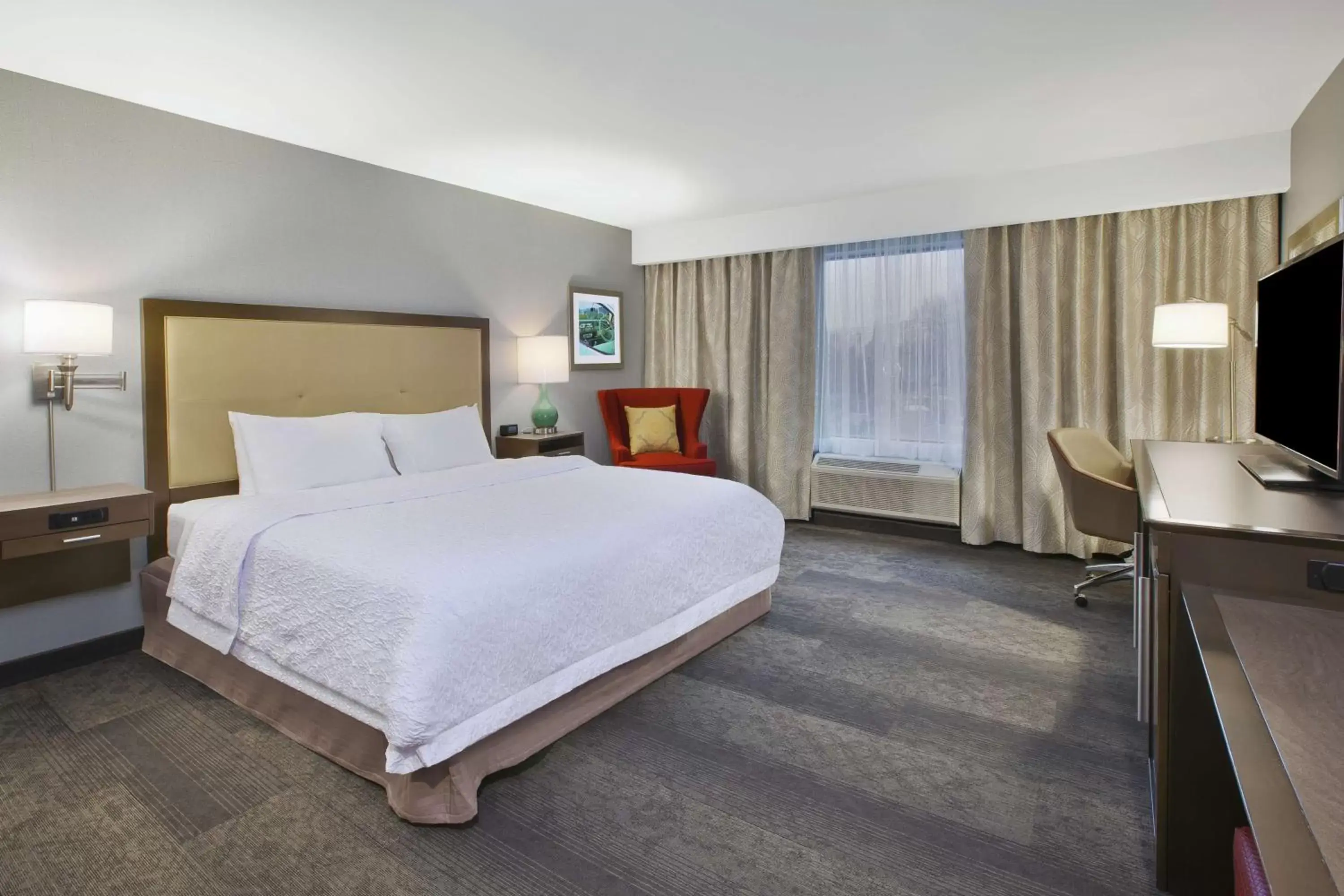 Bedroom in Hampton Inn by Hilton Detroit Dearborn, MI