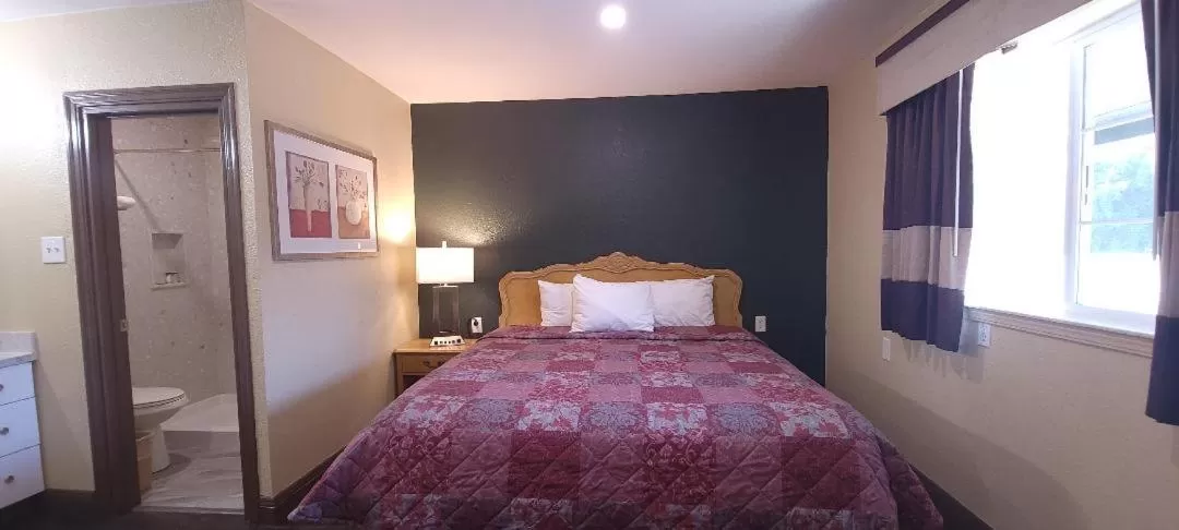 Photo of the whole room, Bed in Lakeview Inn