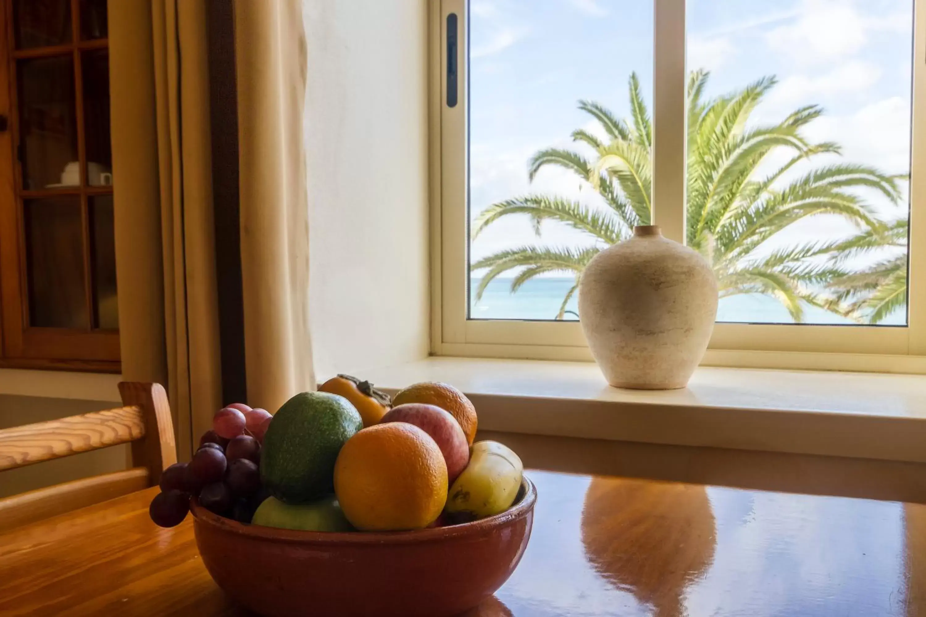 Dining area, Food in Luz Beach Apartments