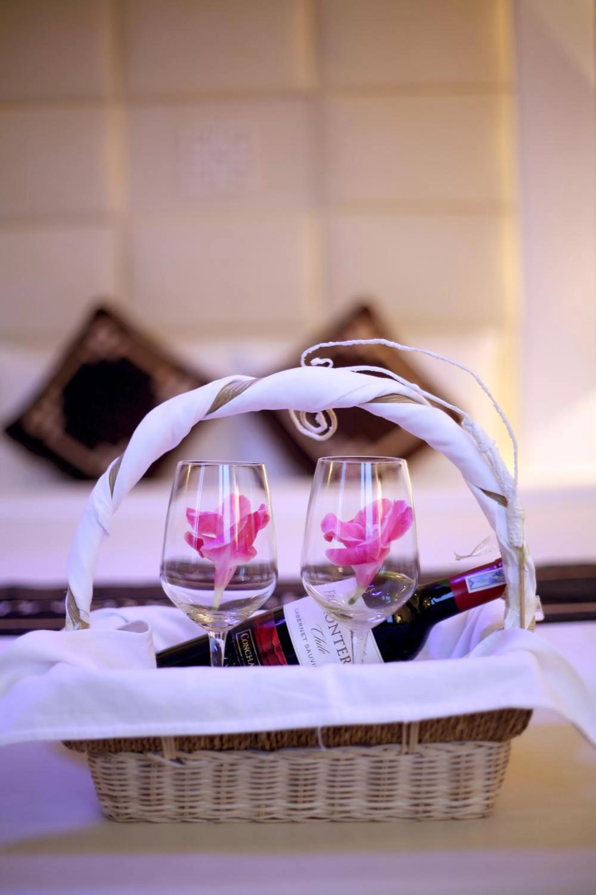 Alcoholic drinks, Bed in Hanoi Emotion Hotel