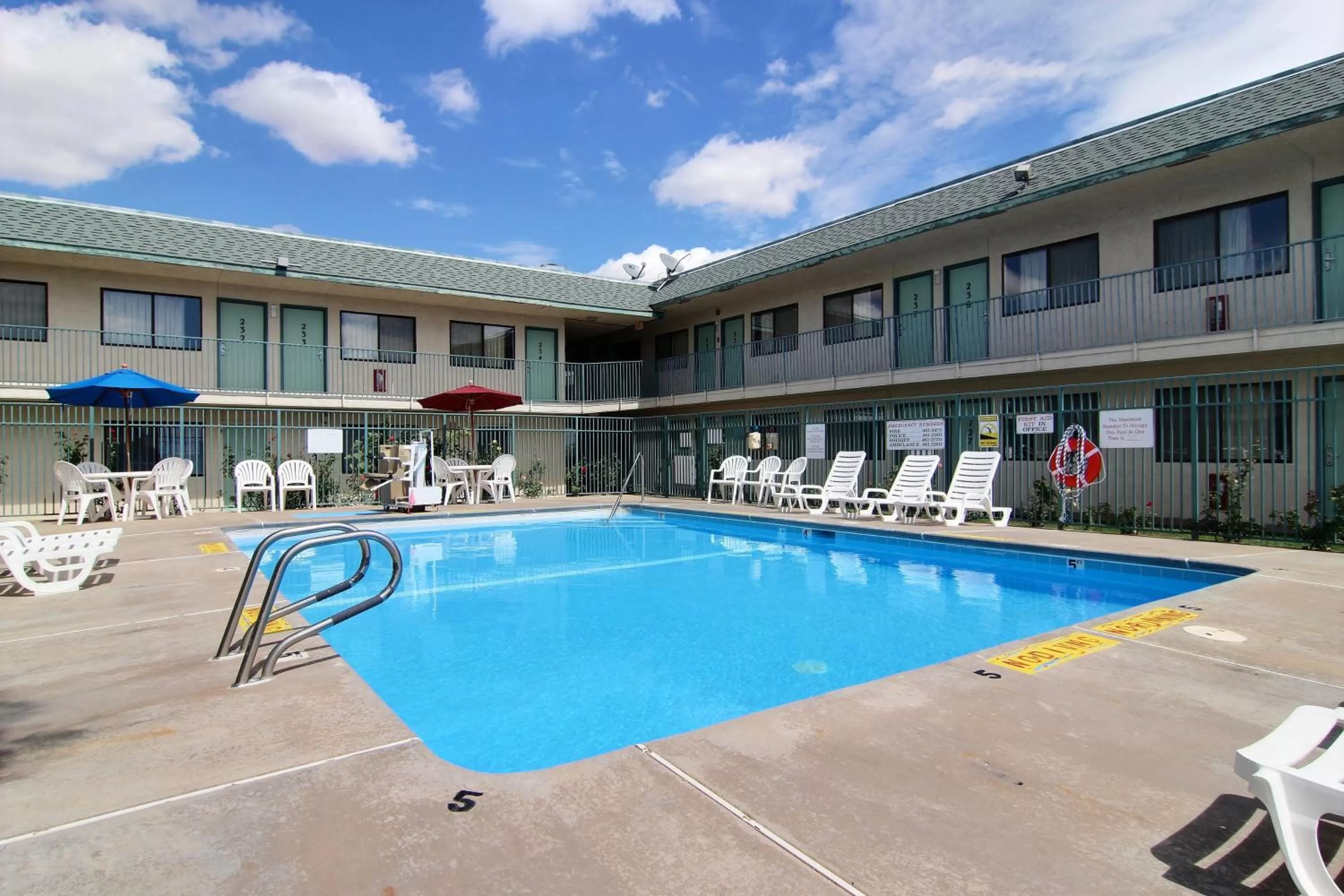 Swimming pool in Motel 6-Tucumcari, NM