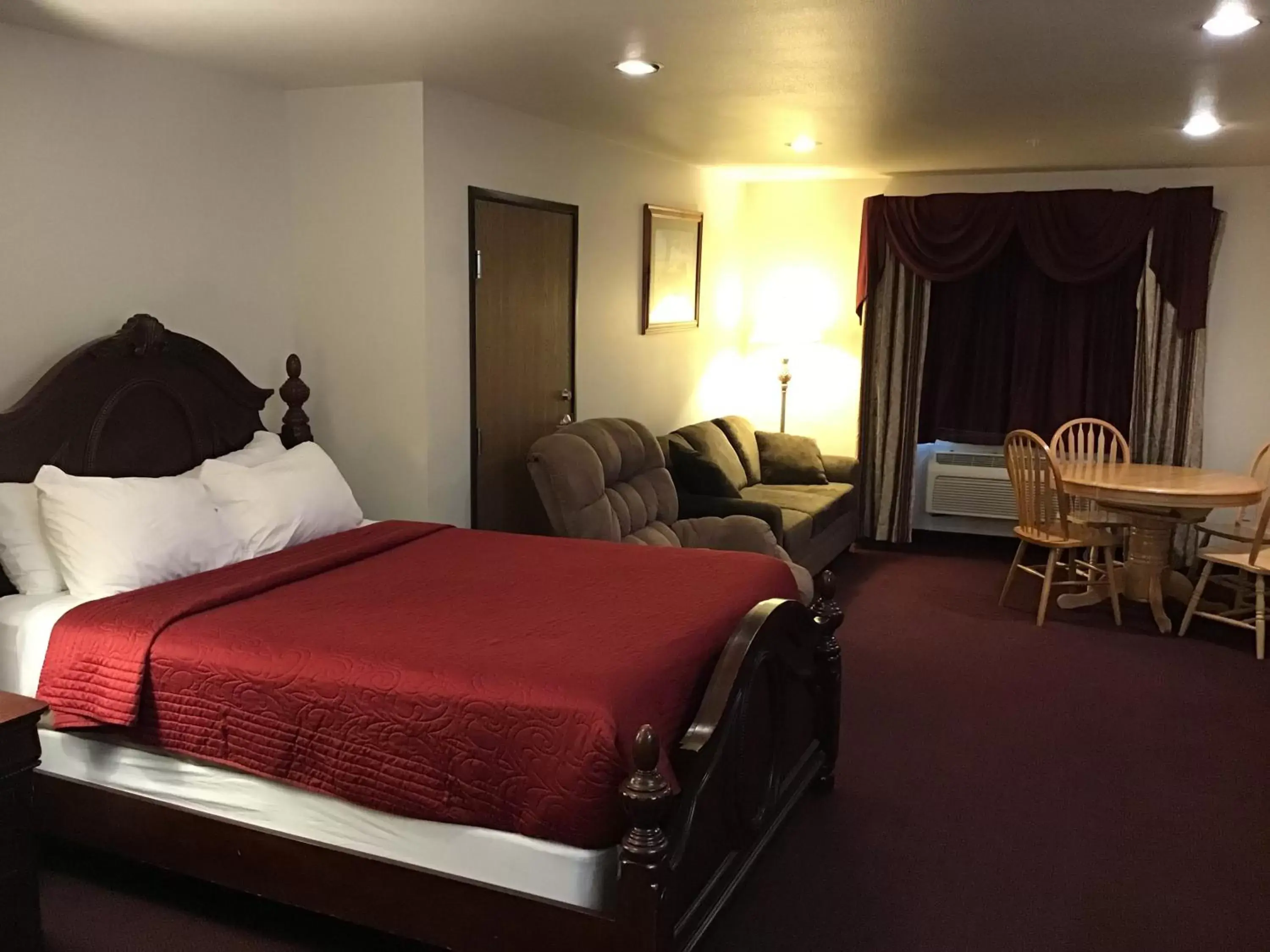 Bed in Super 8 by Wyndham Rexburg