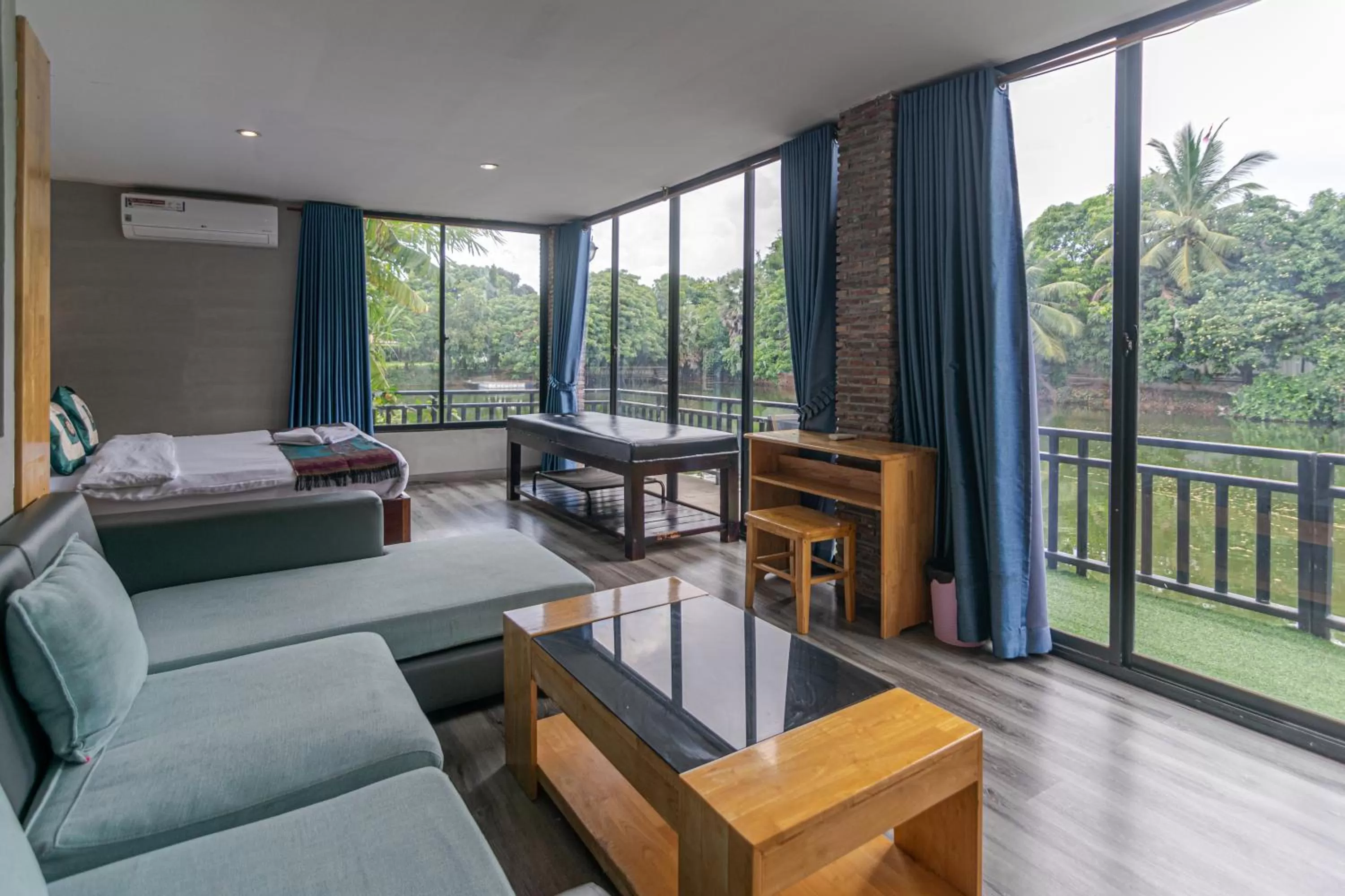 Bed, Seating Area in Samathi Lake Resort