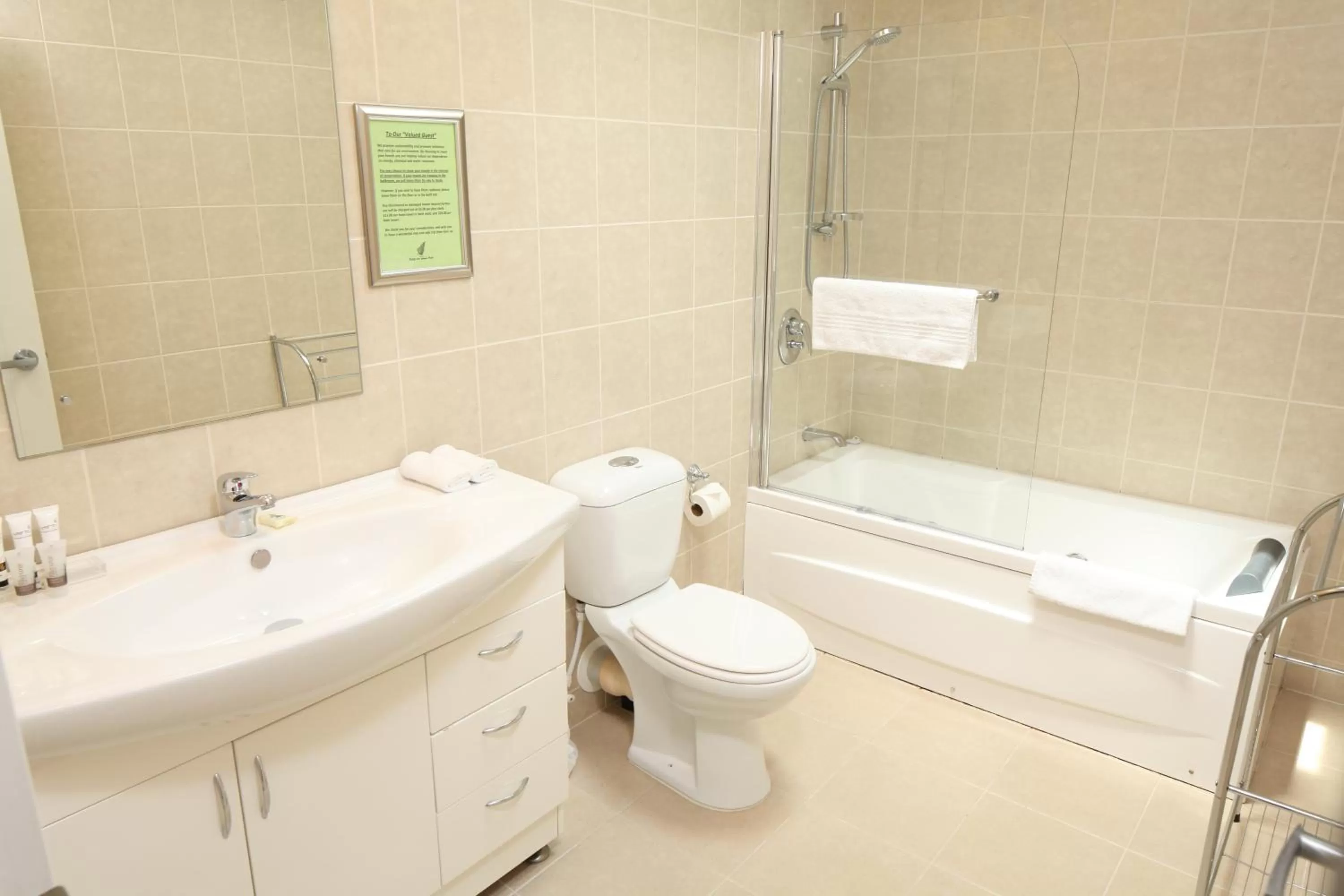 Bathroom in Alpha Motel with Spa-Bath