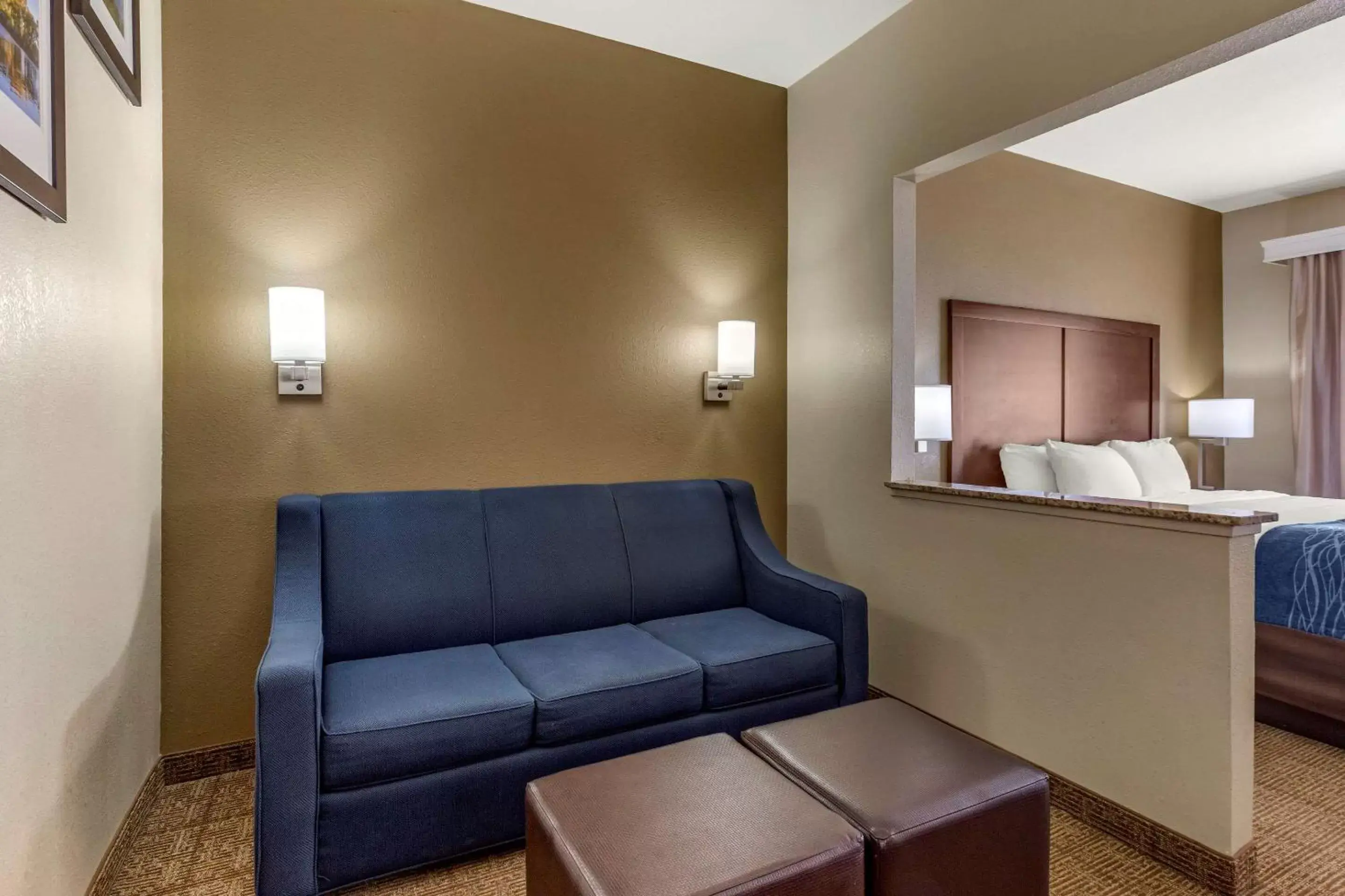 Photo of the whole room, Bed in Comfort Inn & Suites Alameda at Albuquerque Balloon Fiesta Park Photo of the whole room, Bed in Comfort Inn & Suites Alameda at Albuquerque Balloon Fiesta Park