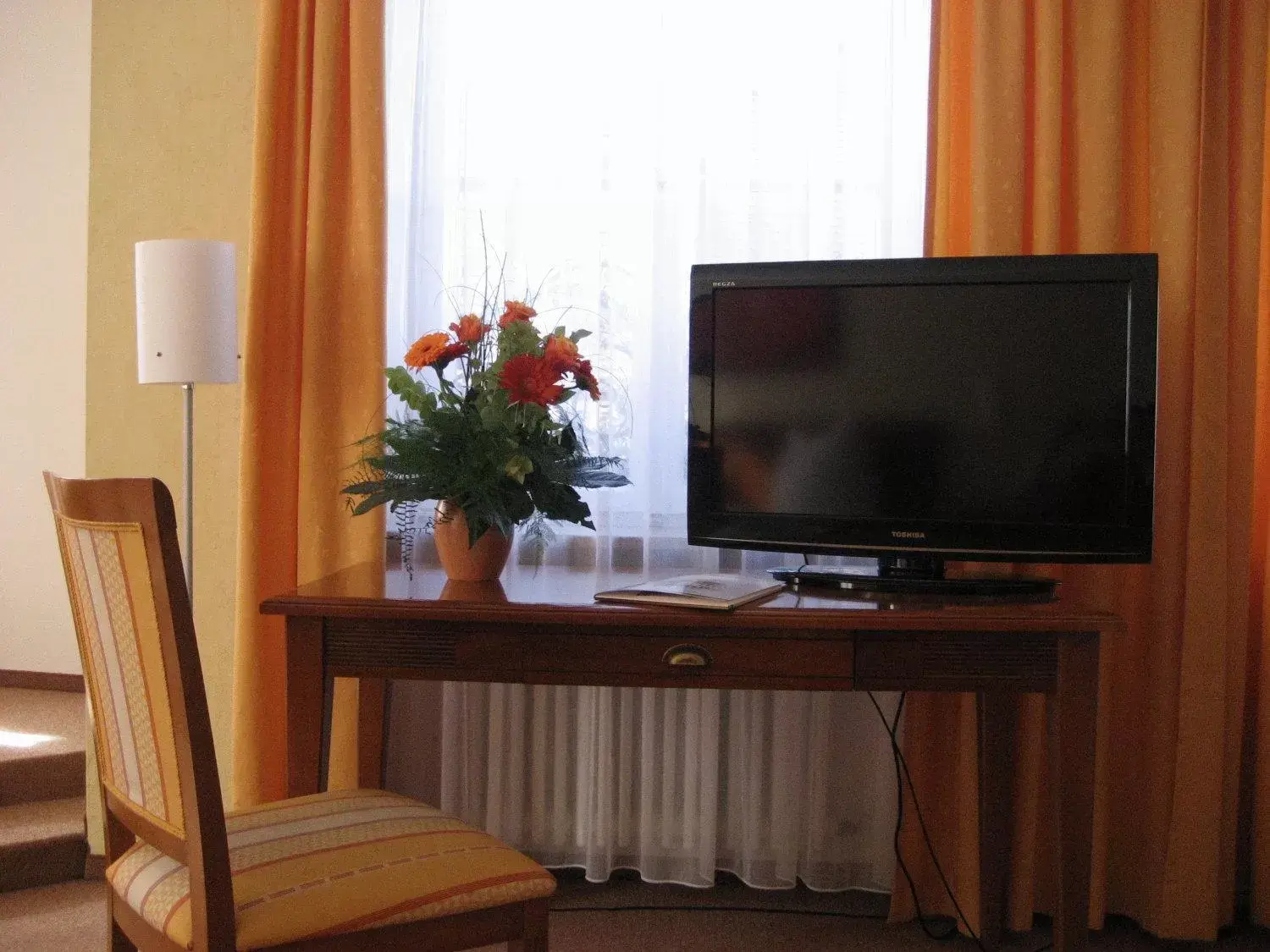 TV and multimedia, TV/Entertainment Center in Altstadthotel Schex