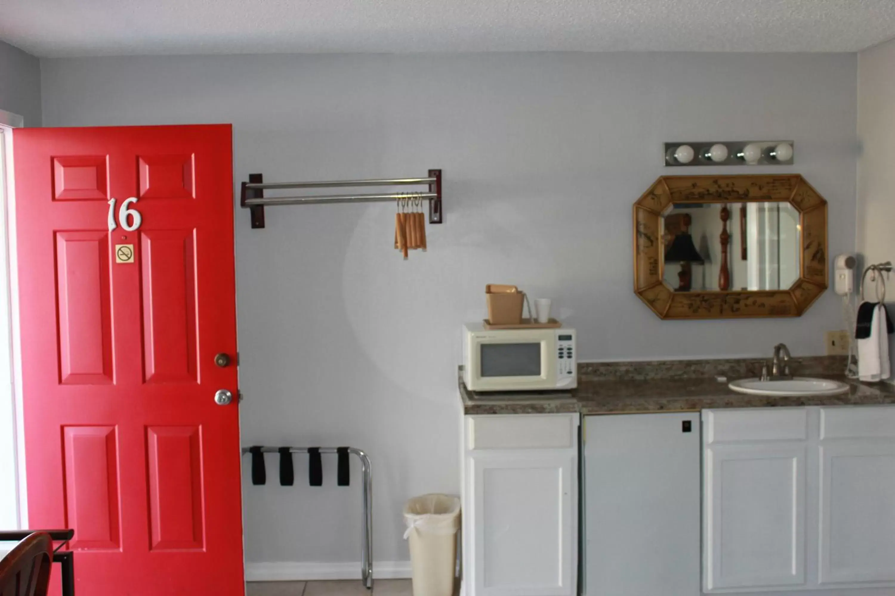 Decorative detail, Kitchen/Kitchenette in Brydan Suites