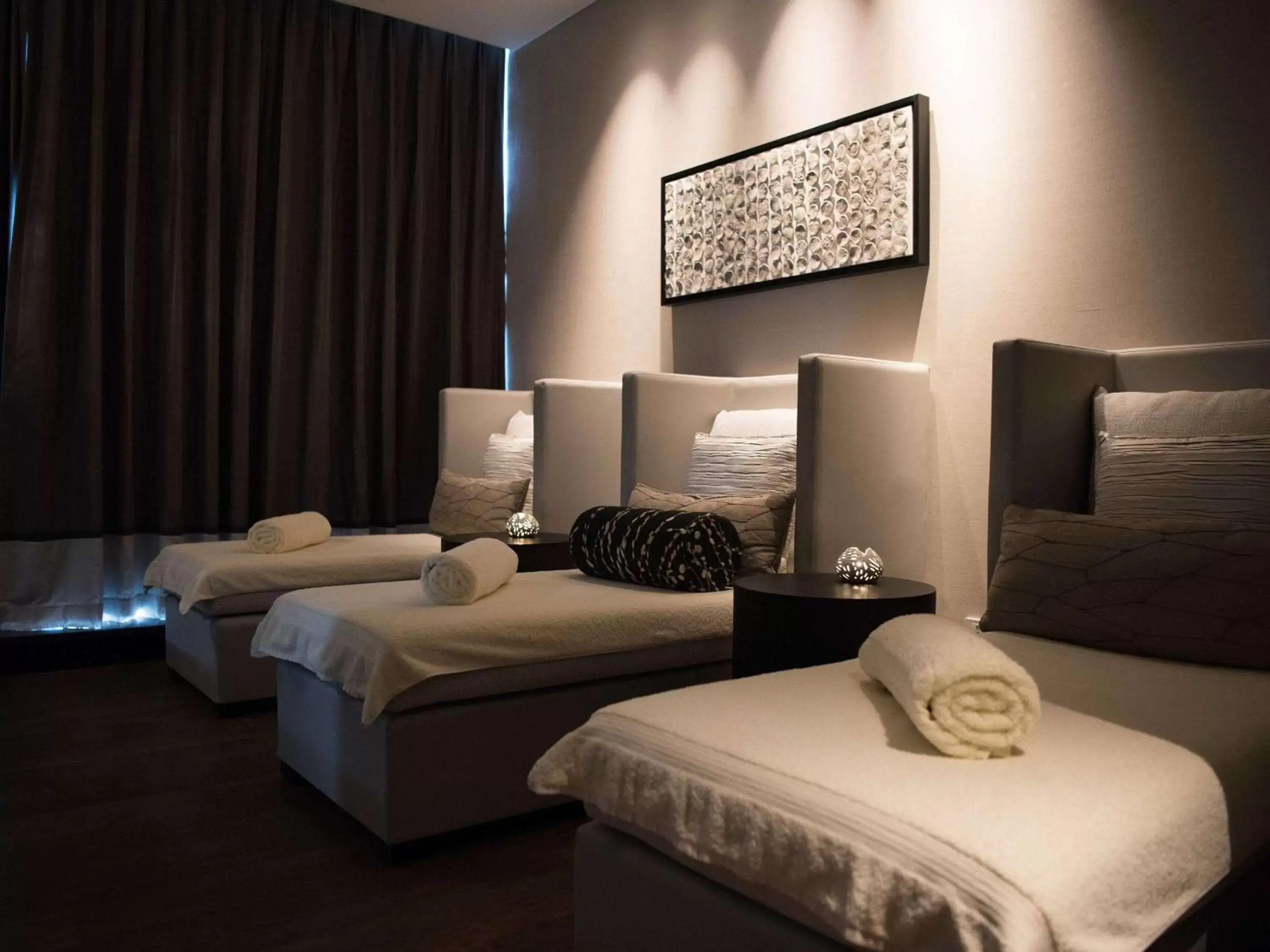 Spa and wellness centre/facilities, Bed in Pullman Dubai Downtown