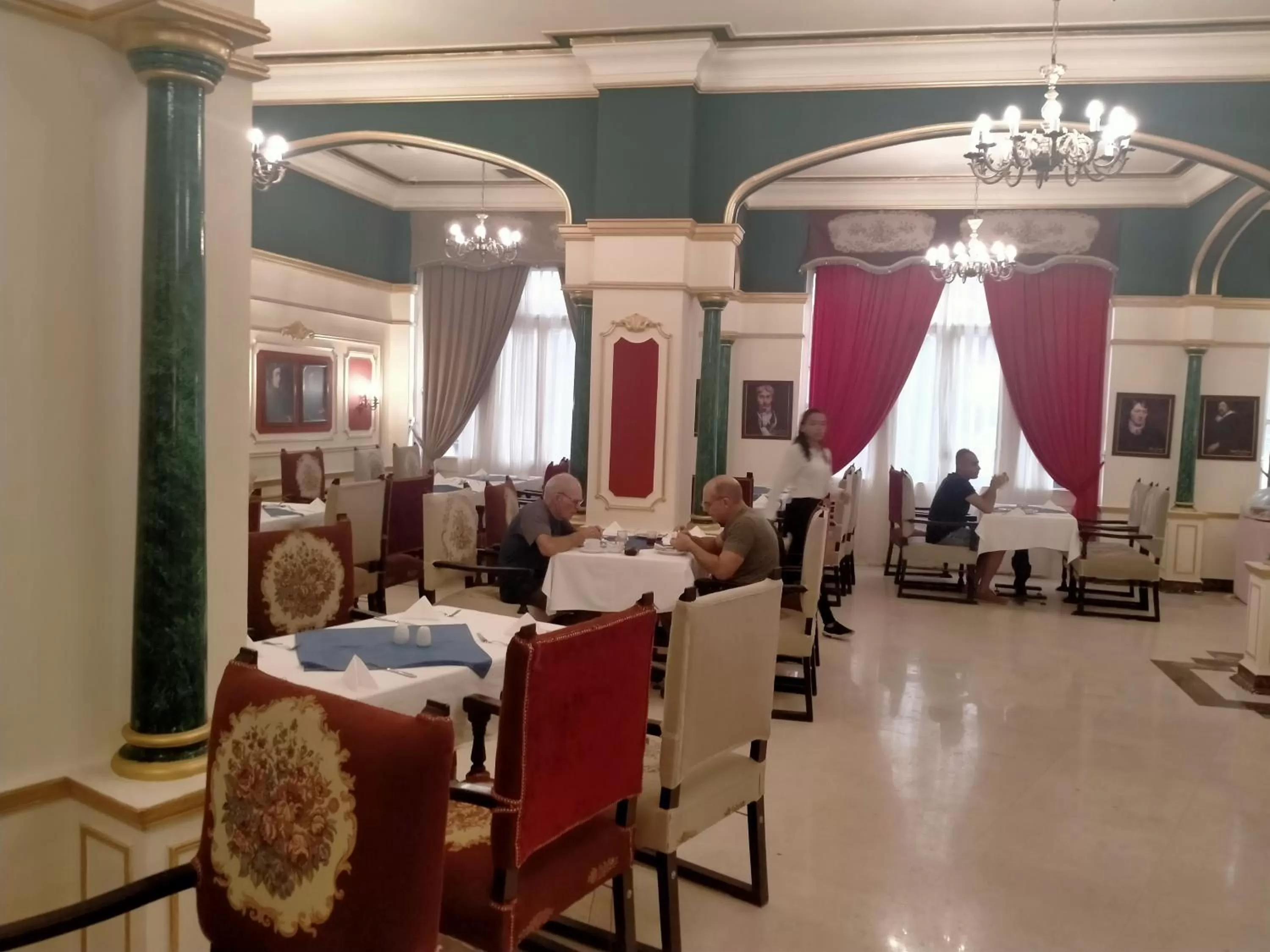 Restaurant/places to eat in Cosmopolitan hotel