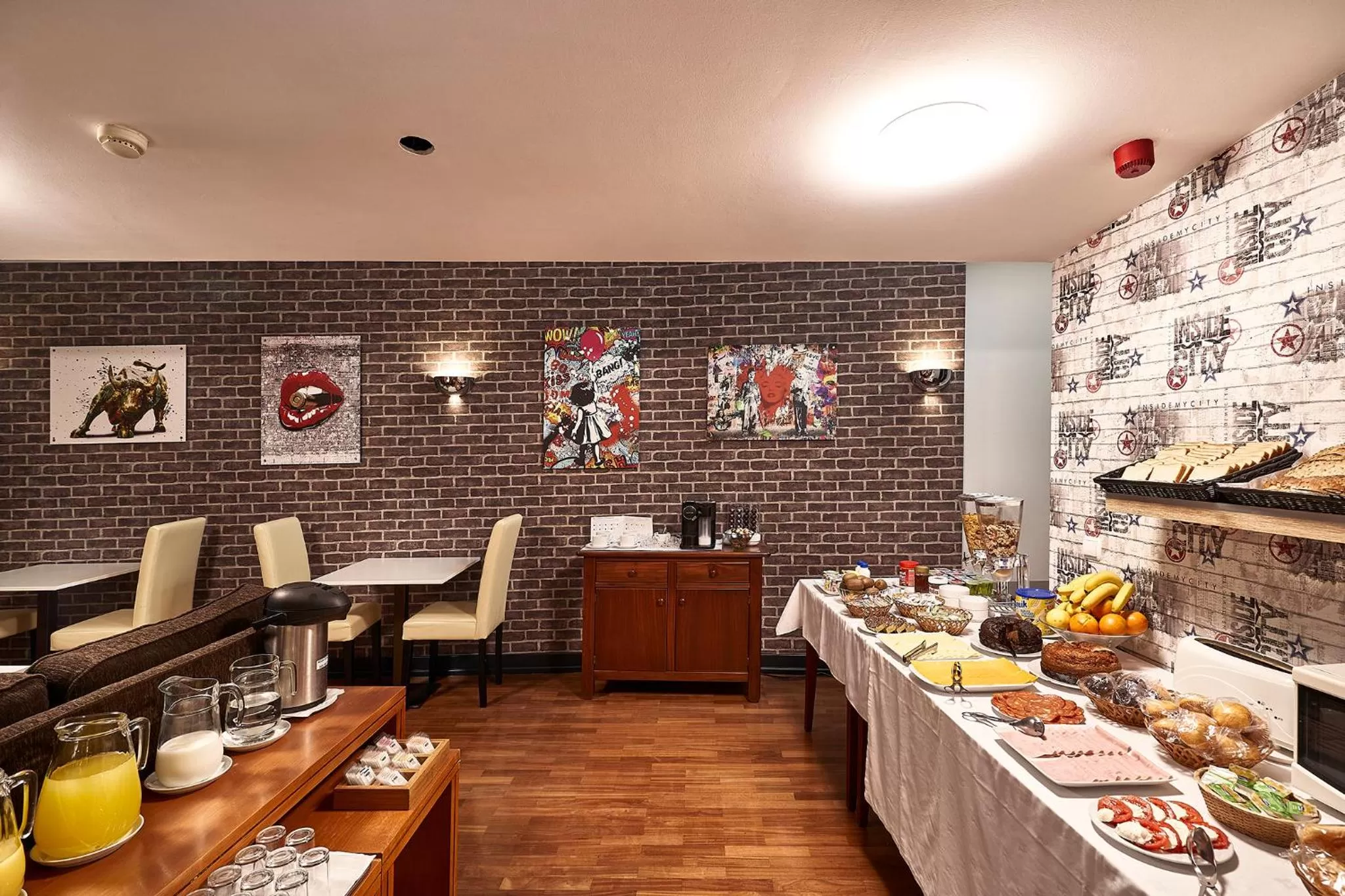 Restaurant/places to eat in Galeria Suite Hotel