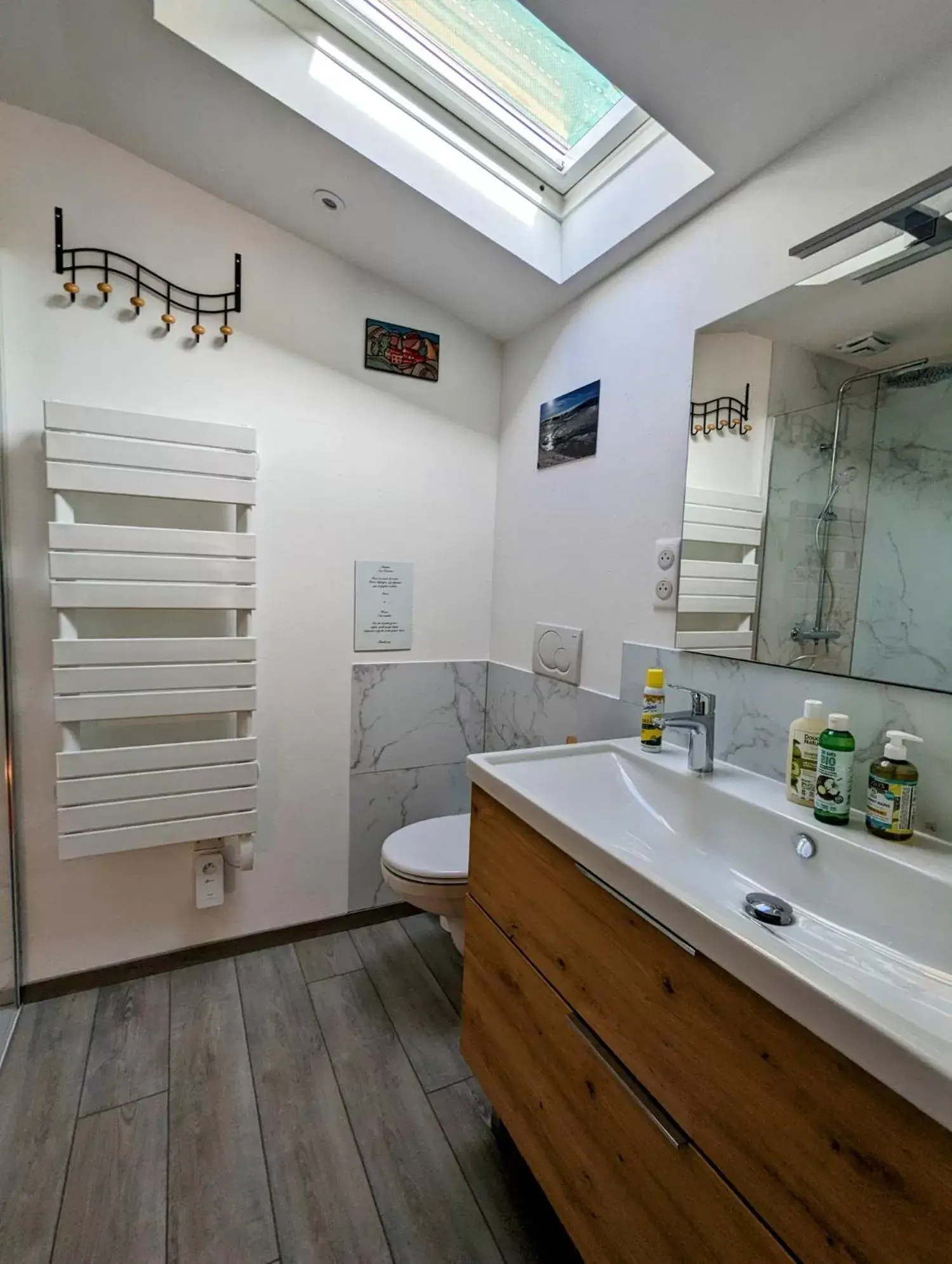 Shower, Bathroom in Chambres et table d'hôtes Le Lepadou-Bas