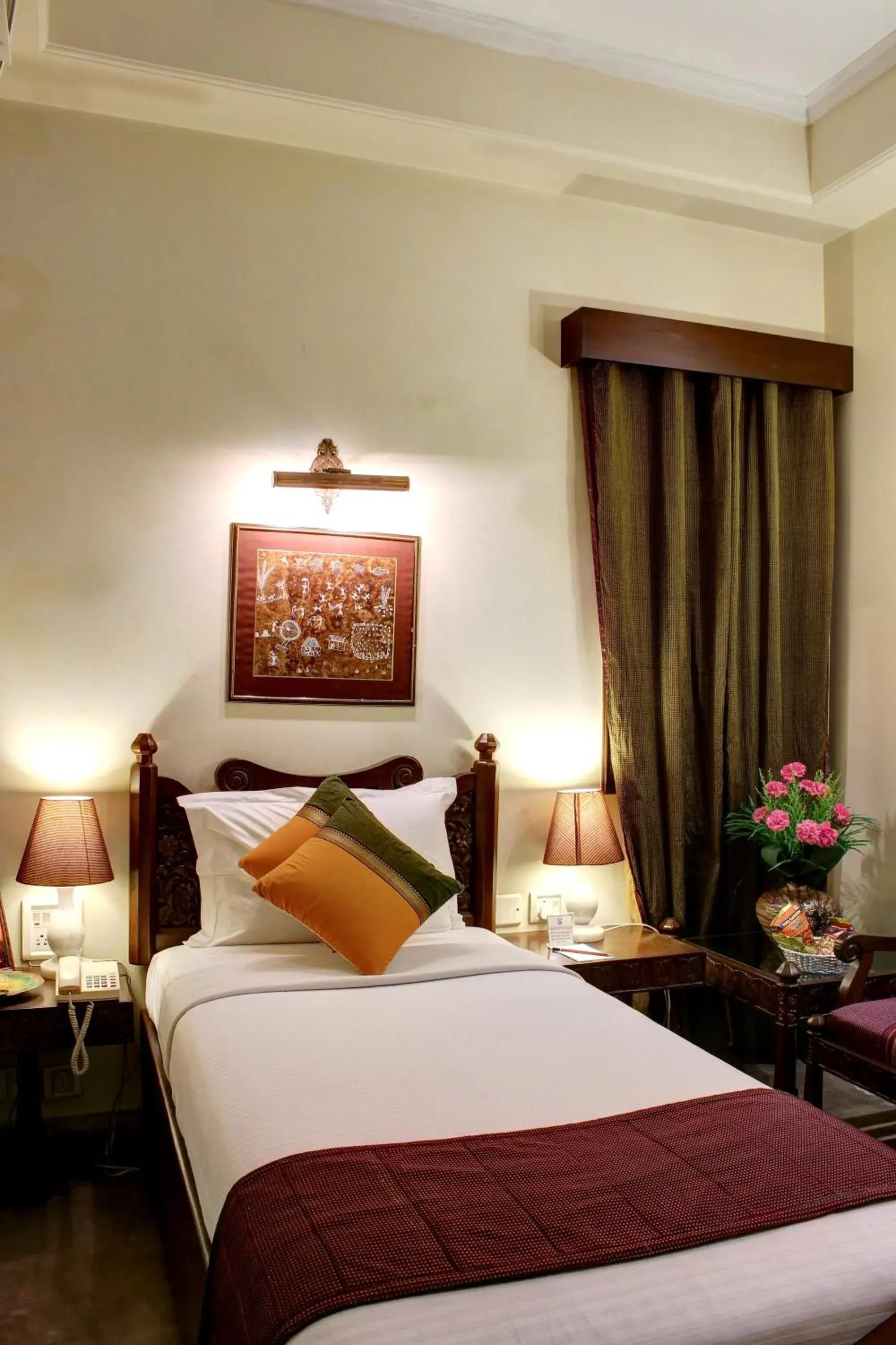 Bed in Palace On Ganges - Heritage Hotel Bed in Palace On Ganges - Heritage Hotel