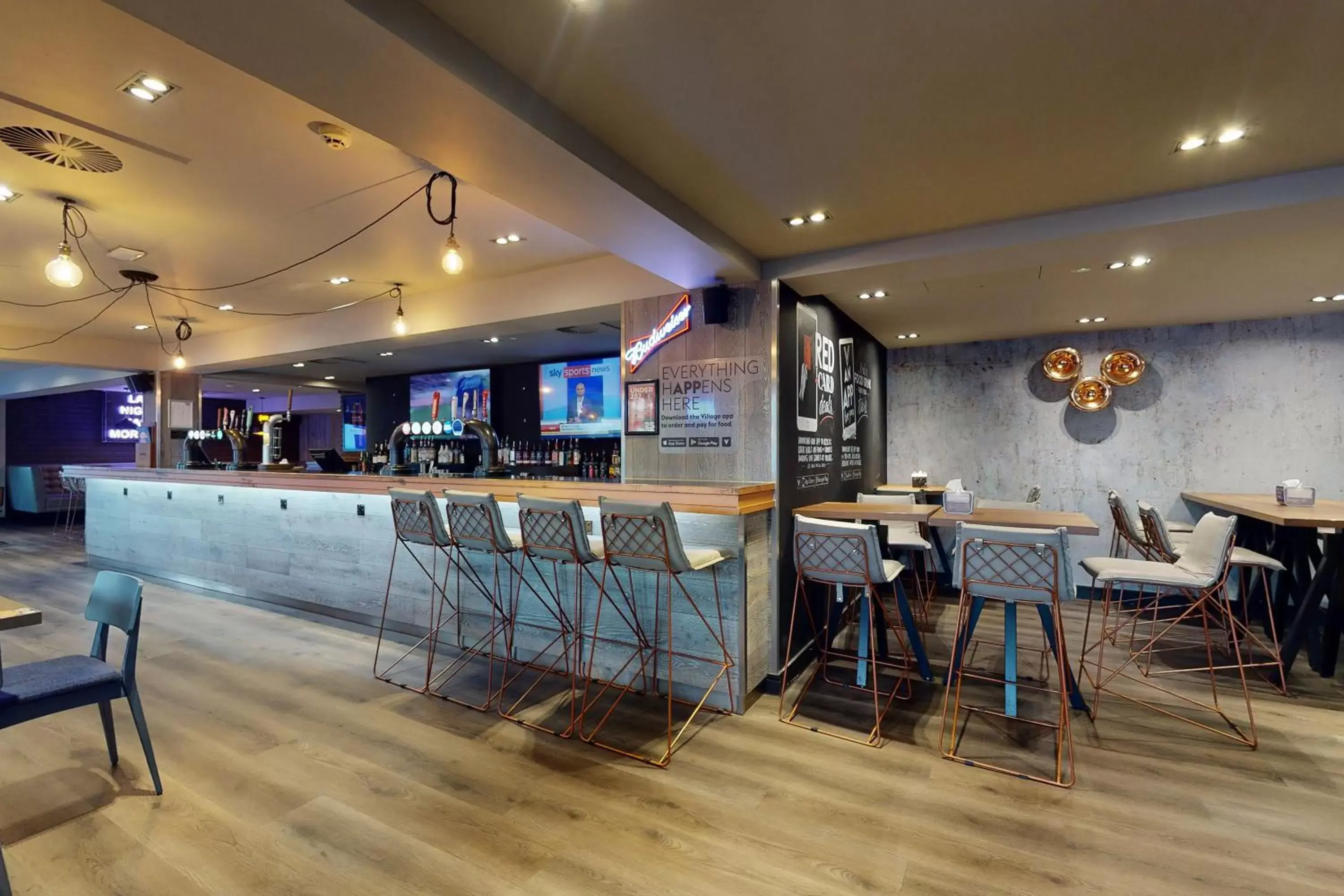 Lounge or bar, Restaurant/Places to Eat in Village Hotel Bournemouth