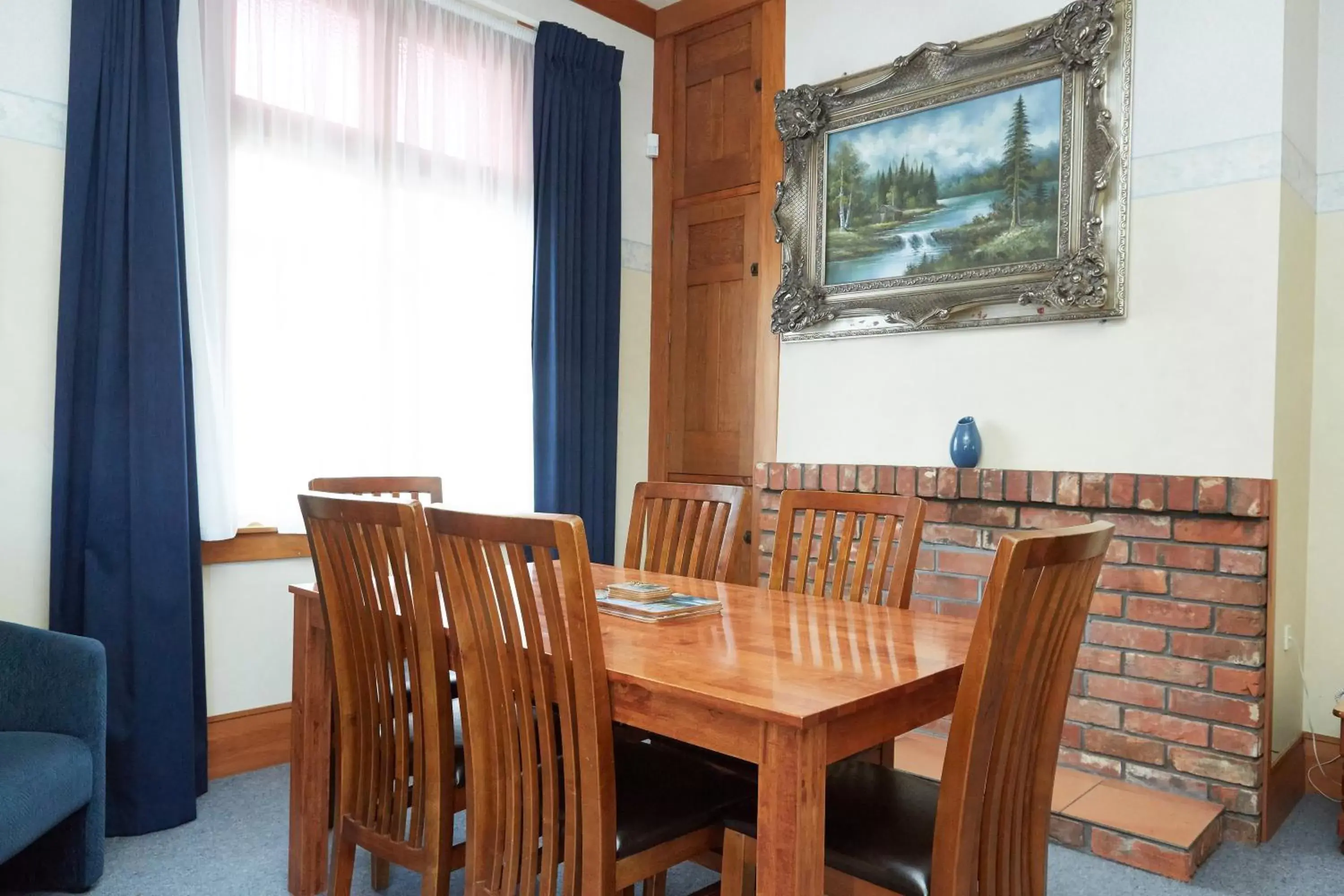 Dining Area in Admiral Court Motel & Apartments