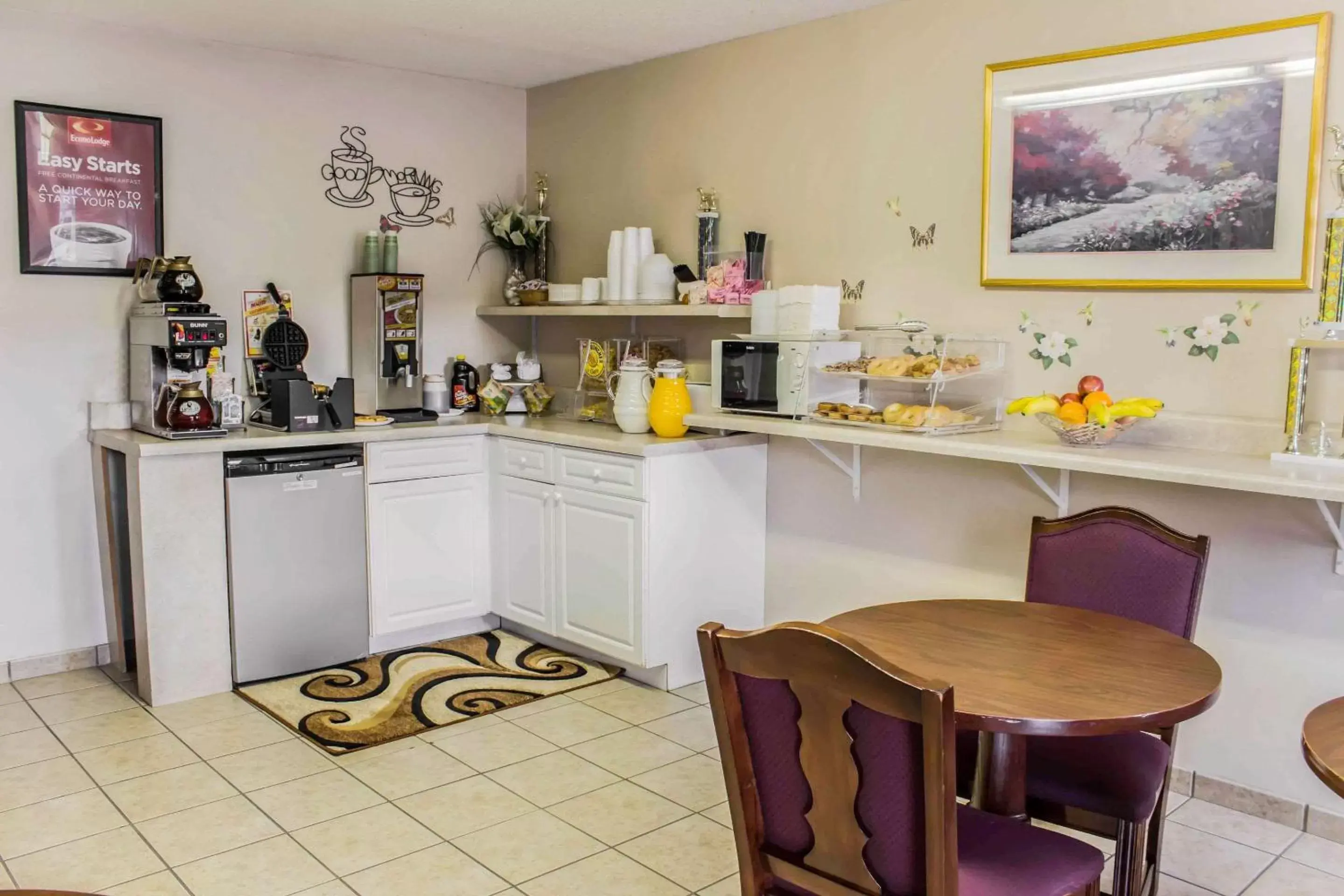 Restaurant/places to eat, Kitchen/Kitchenette in Econo Lodge