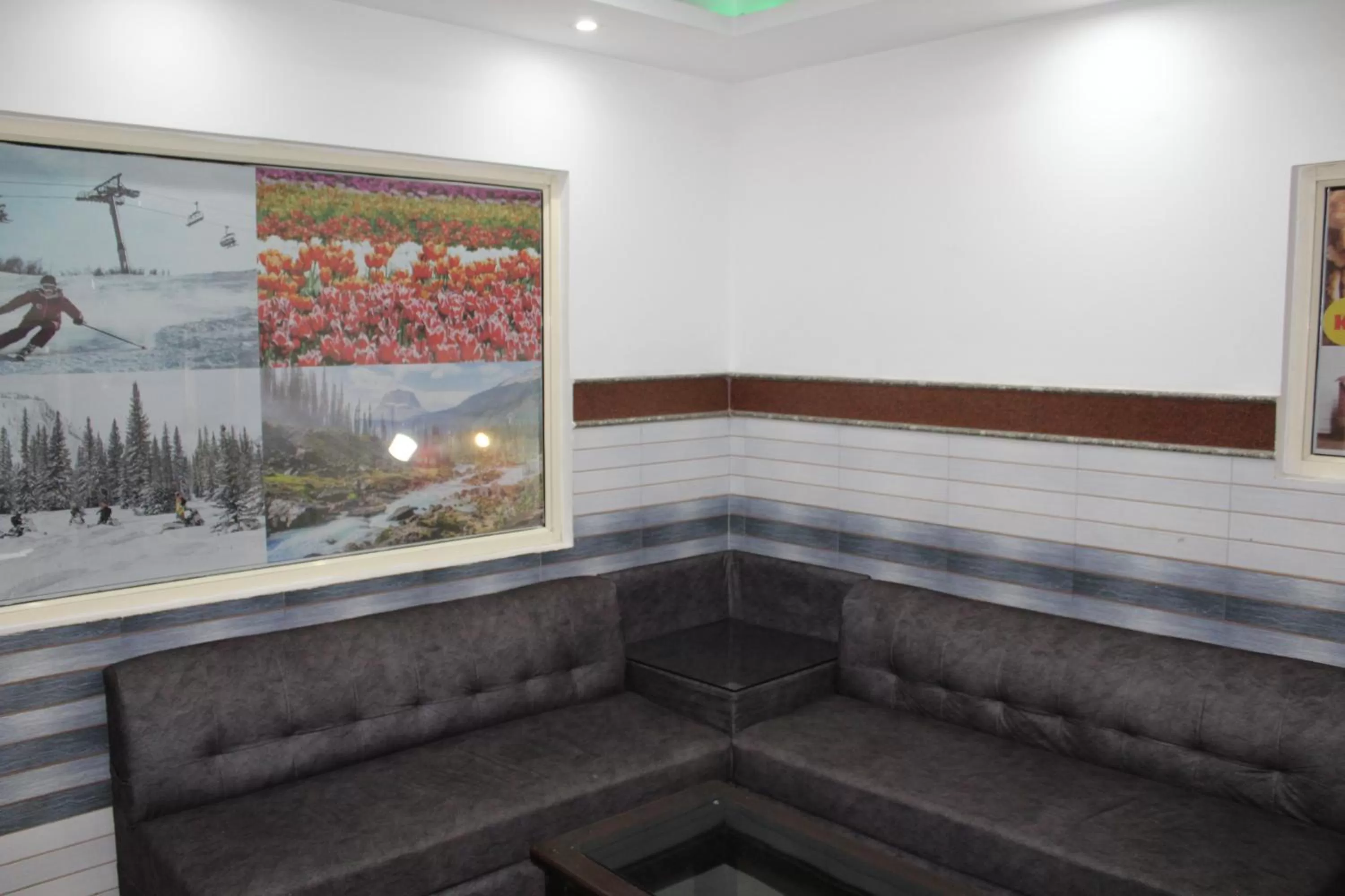 Seating area in Trimrooms JMC Katra