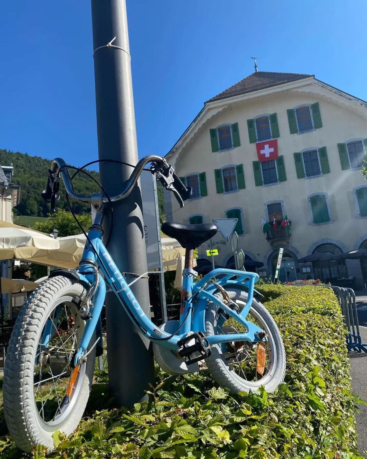 Property building, Biking in Hôtel de Ville d'Ollon