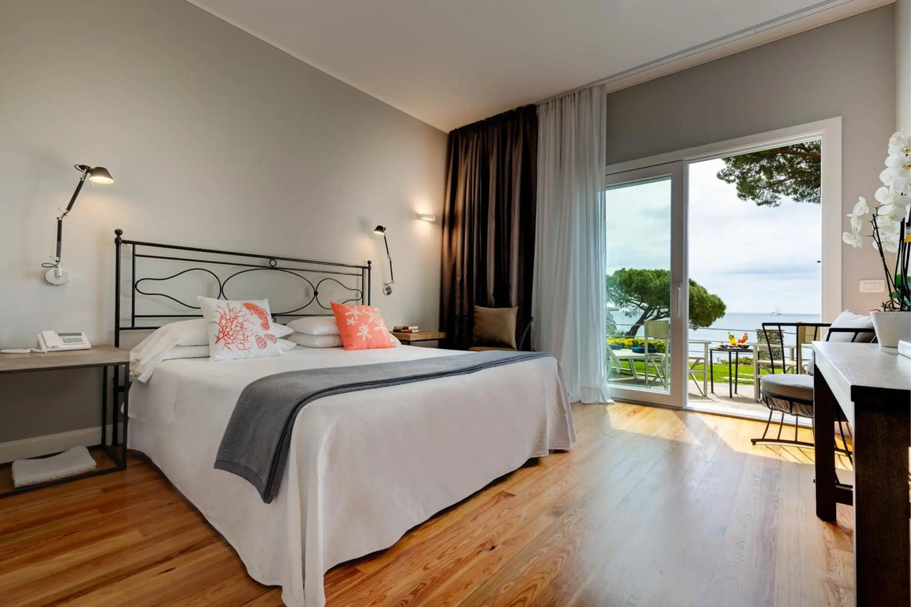 Double Room with Garden View in Hotel Continental Double Room with Garden View in Hotel Continental