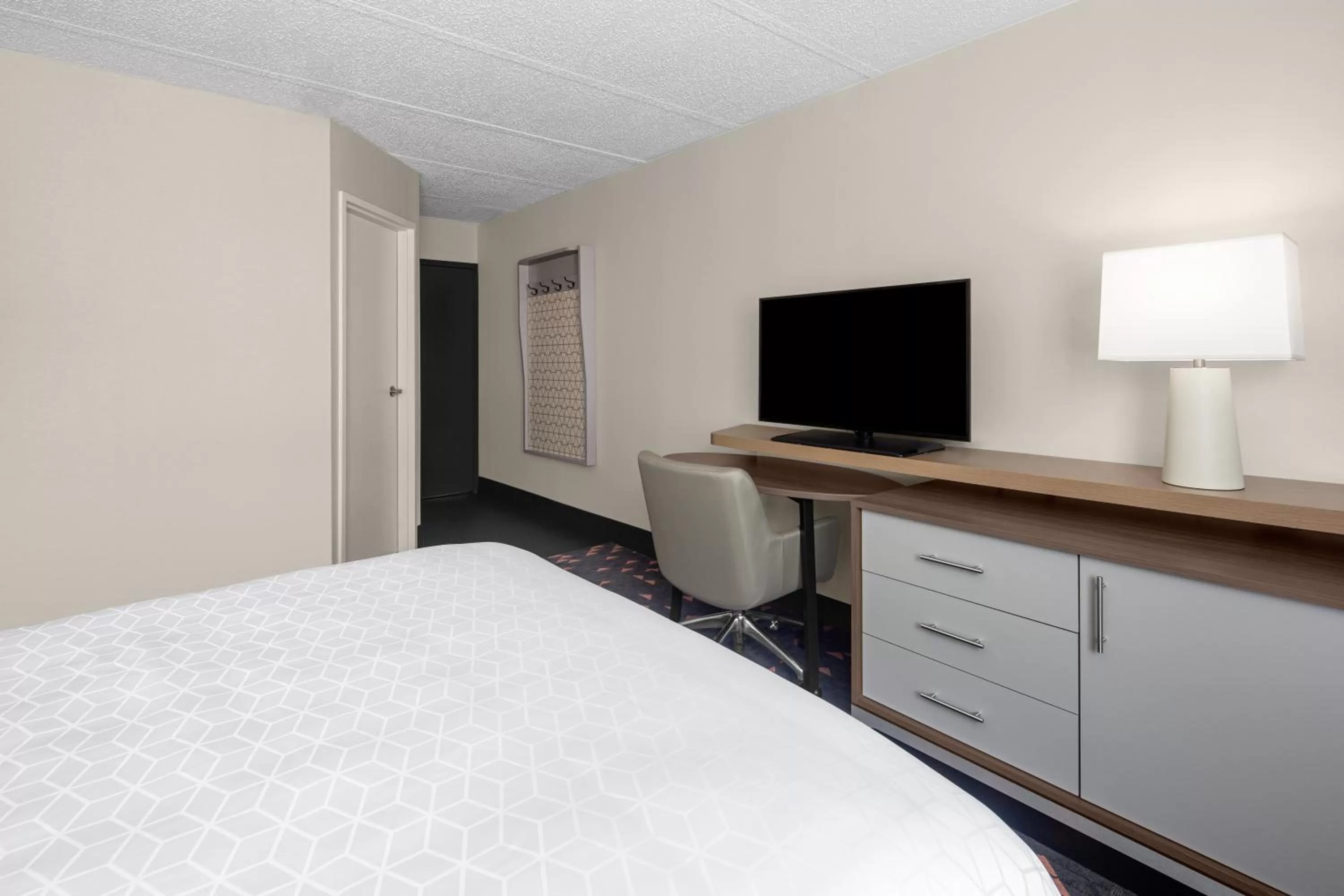 Bedroom, Bed in Holiday Inn Hasbrouck Heights-Meadowlands by IHG