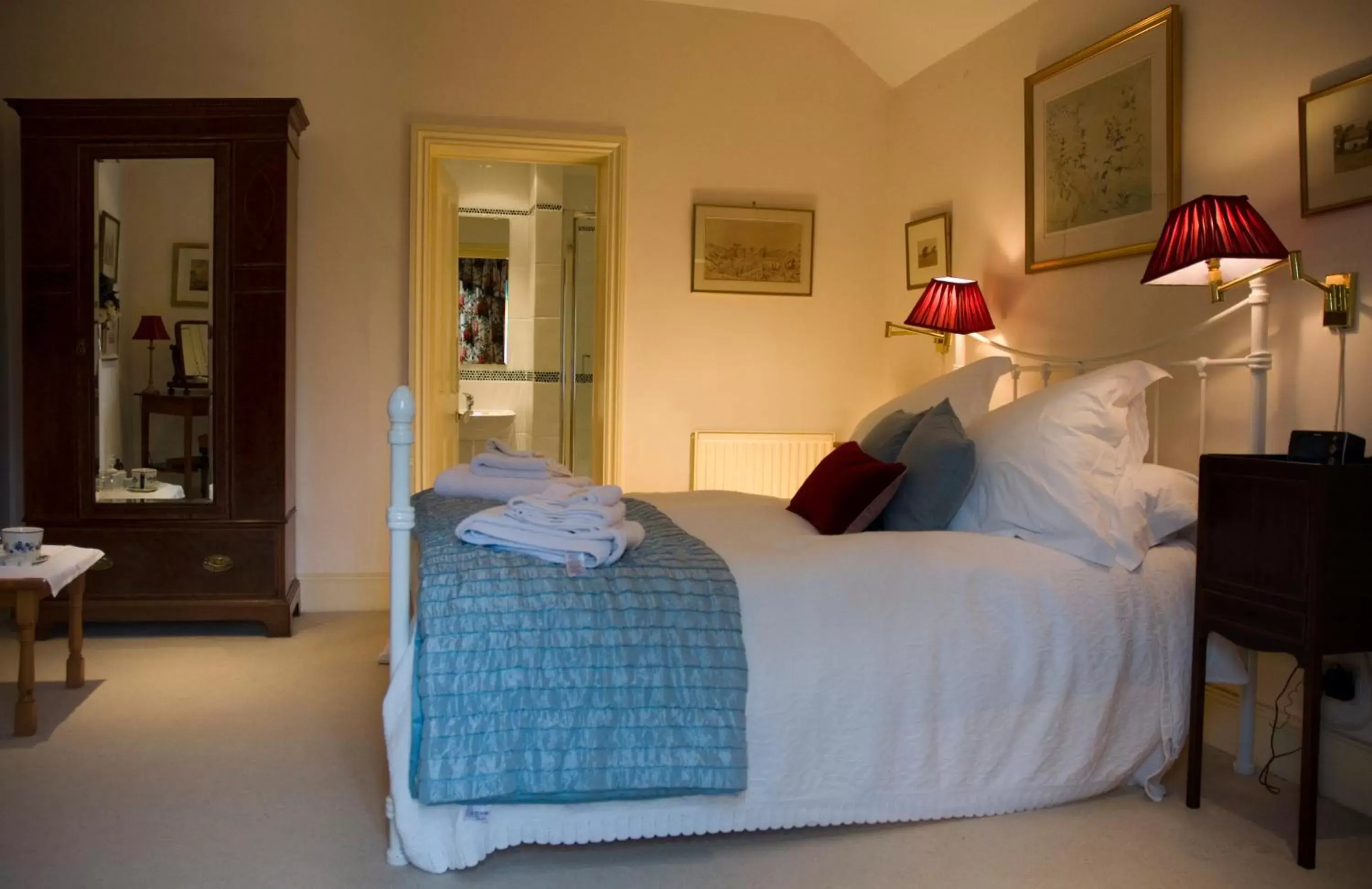 Photo of the whole room, Bed in Rookwood Farmhouse B&B
