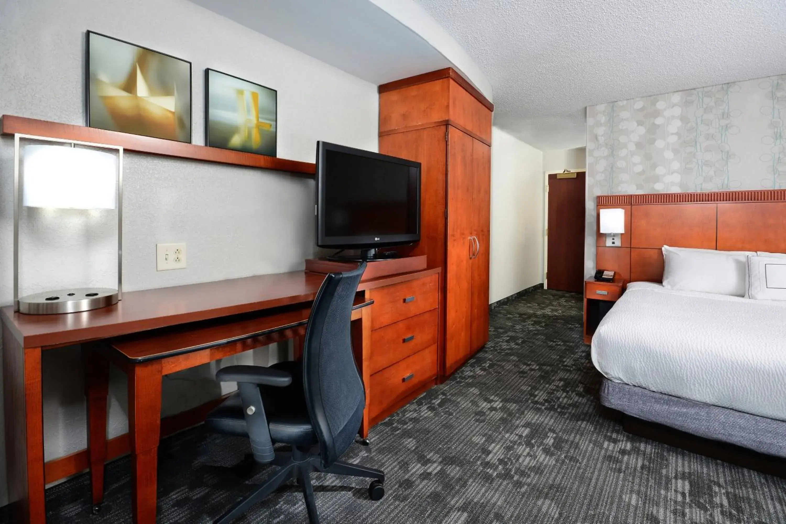 Photo of the whole room, TV/Entertainment Center in Courtyard by Marriott Danville