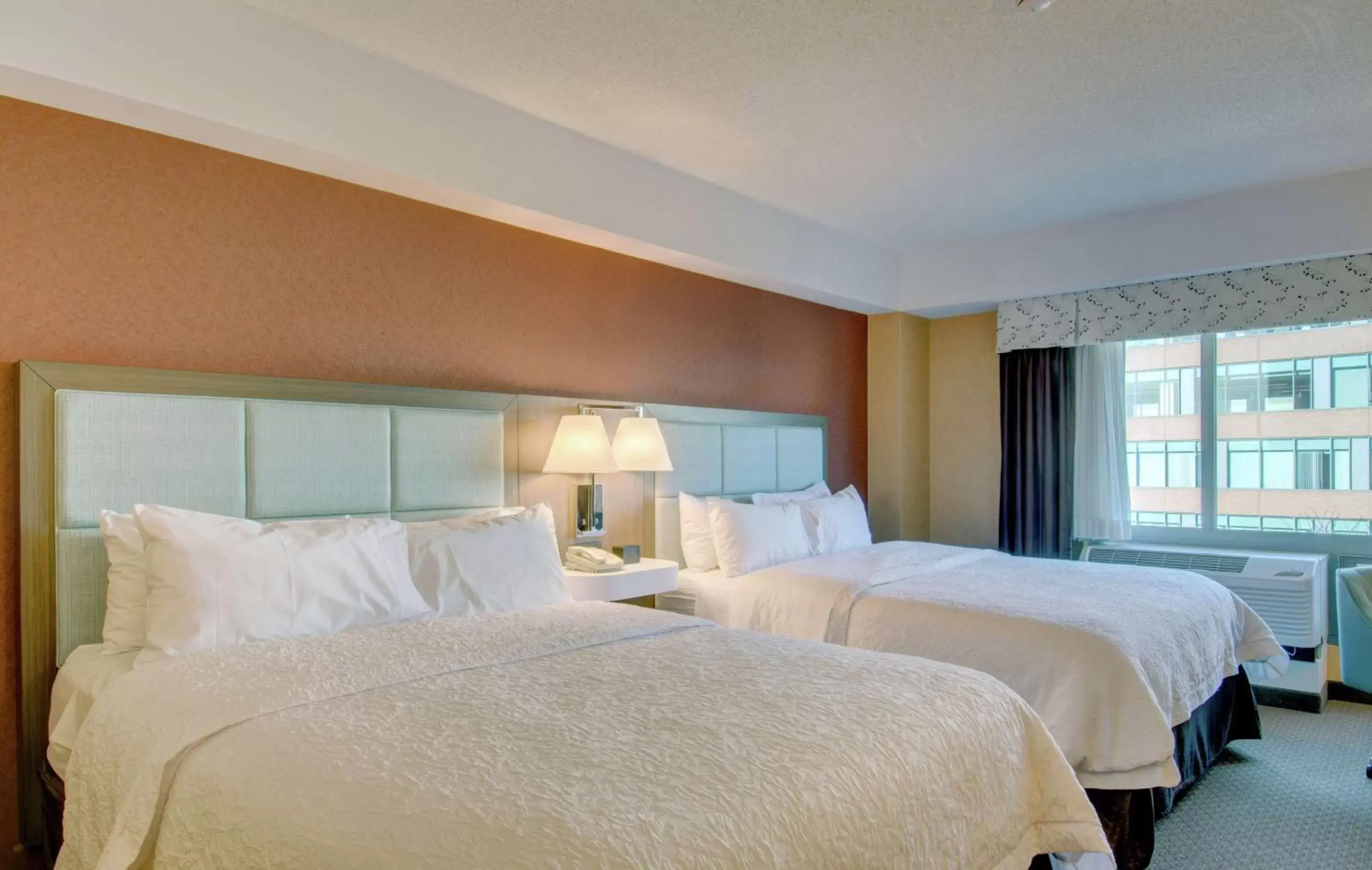 Bed in Hampton Inn & Suites Boston Crosstown Center Bed in Hampton Inn & Suites Boston Crosstown Center