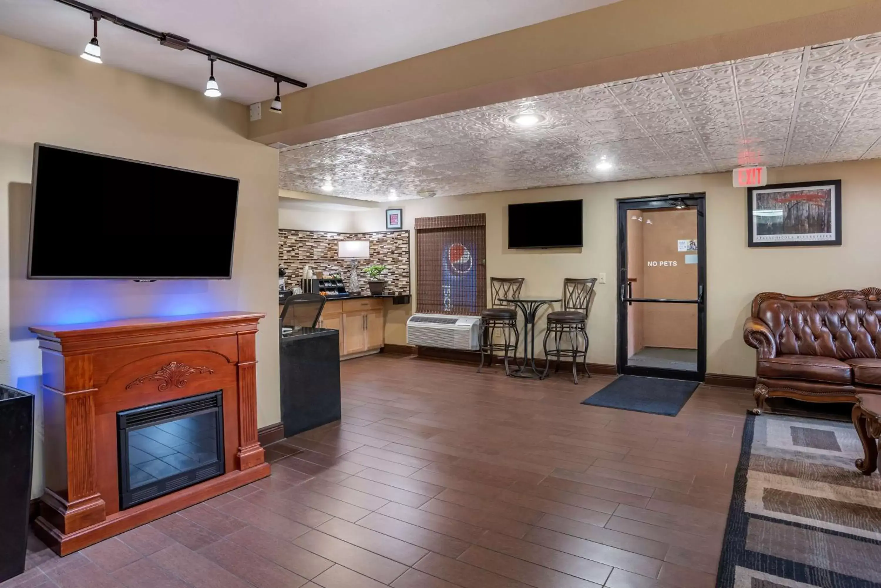 Lobby or reception, TV/Entertainment Center in Best Western Apalach Inn