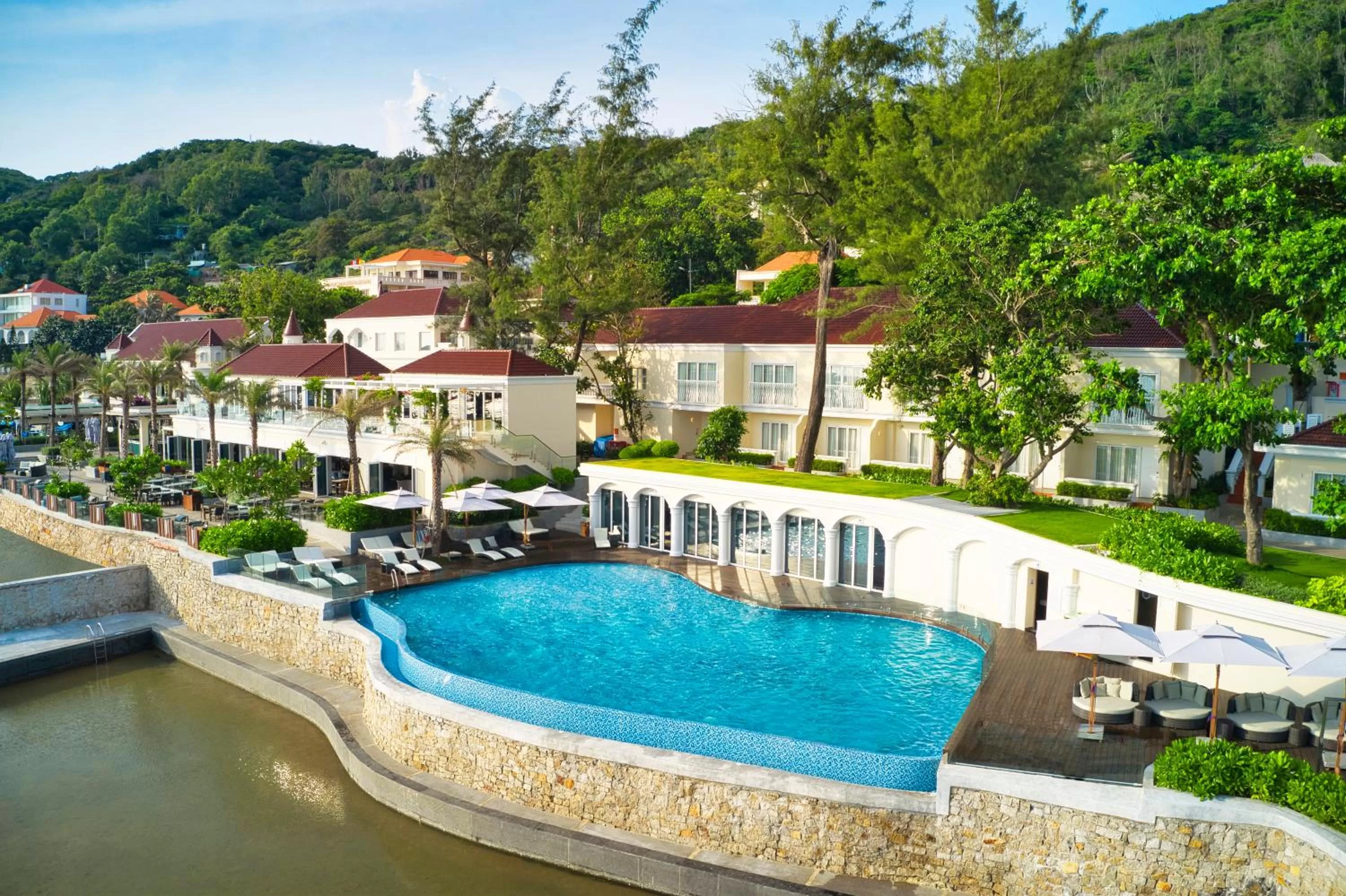 Swimming pool in Mercure Vung Tau Resort
