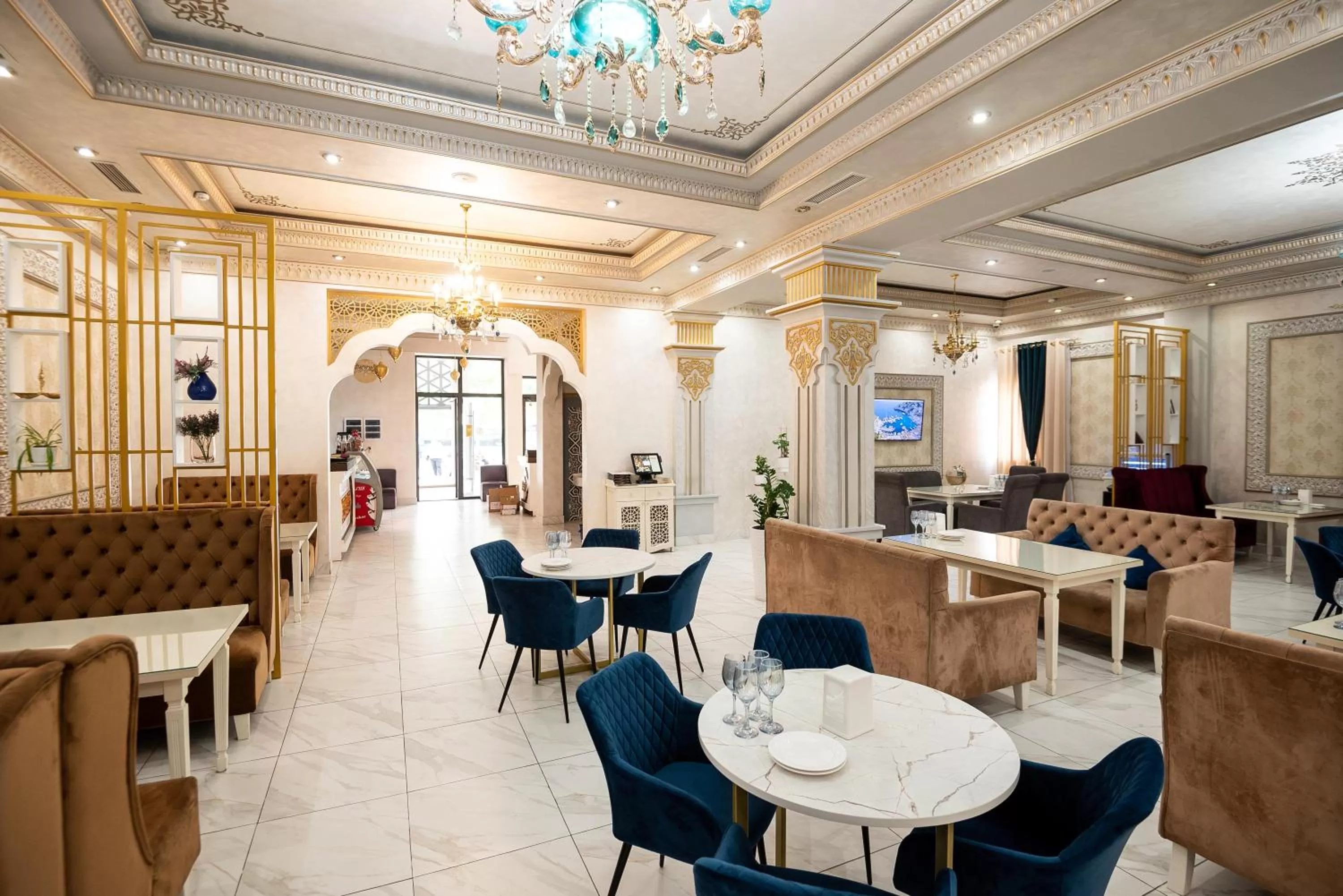 Restaurant/Places to Eat in Tauke Khan Plaza